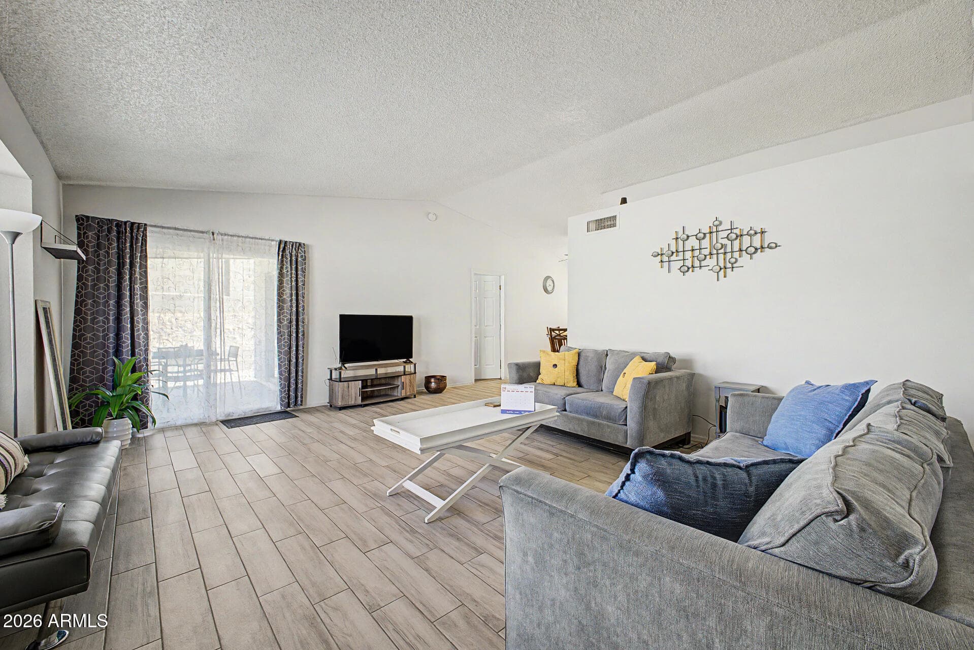 619 E Jensen Street 32 — photo 2