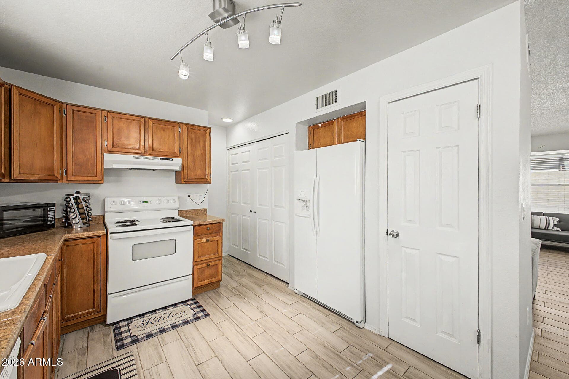 619 E Jensen Street 32 — photo 8