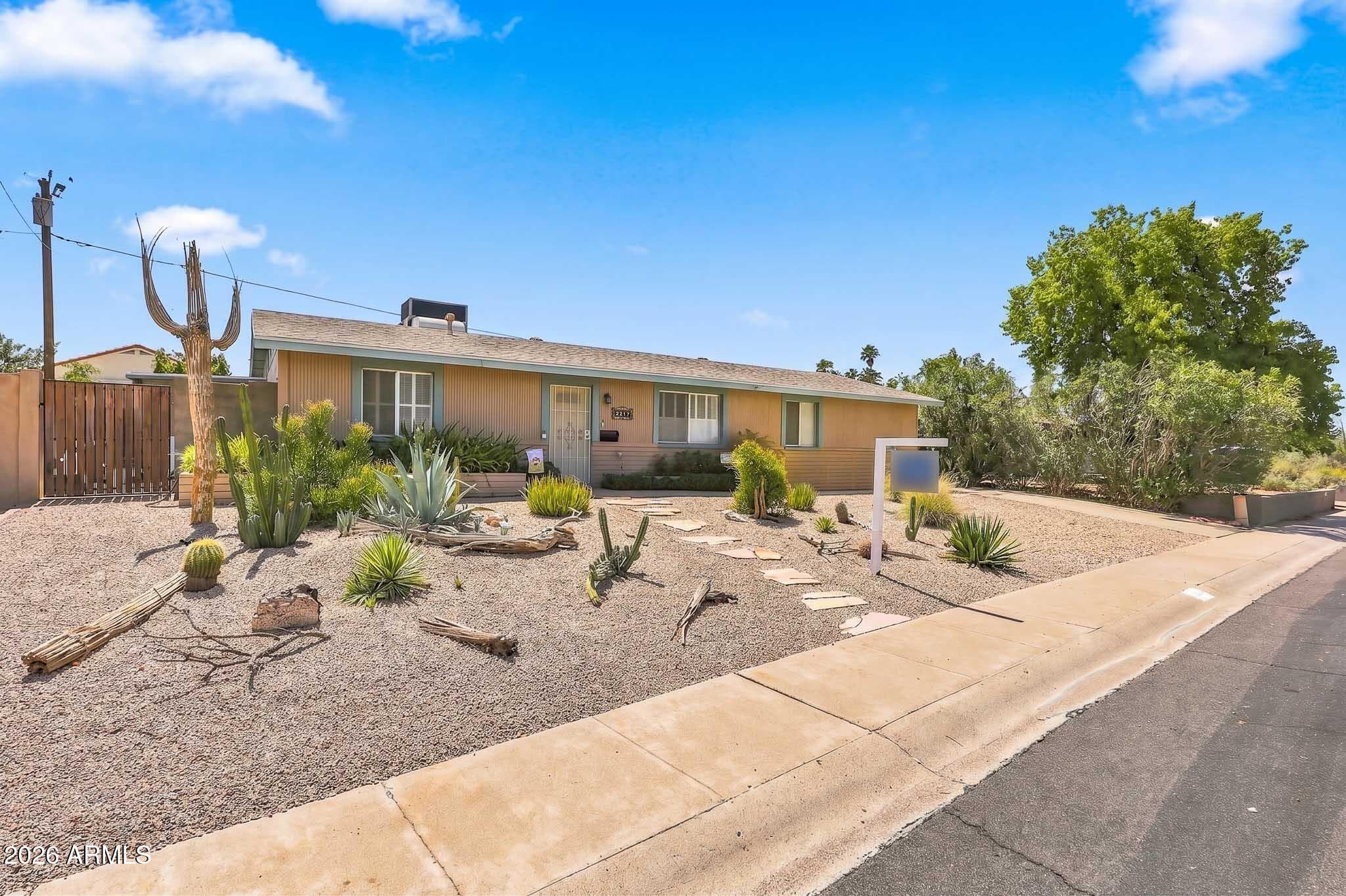 2217 E Acoma Drive — photo 3