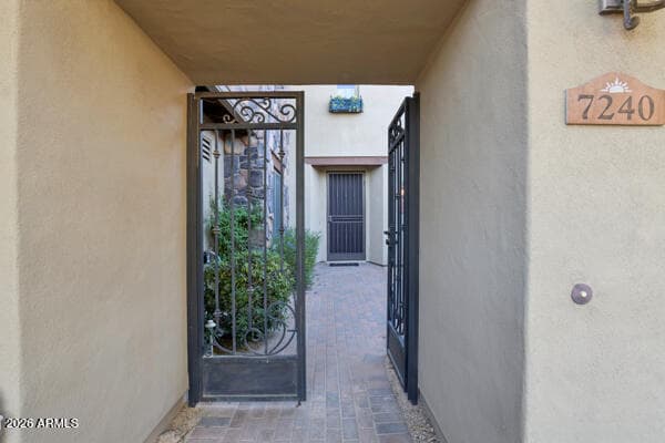 7240 E Aurora Drive — photo 2