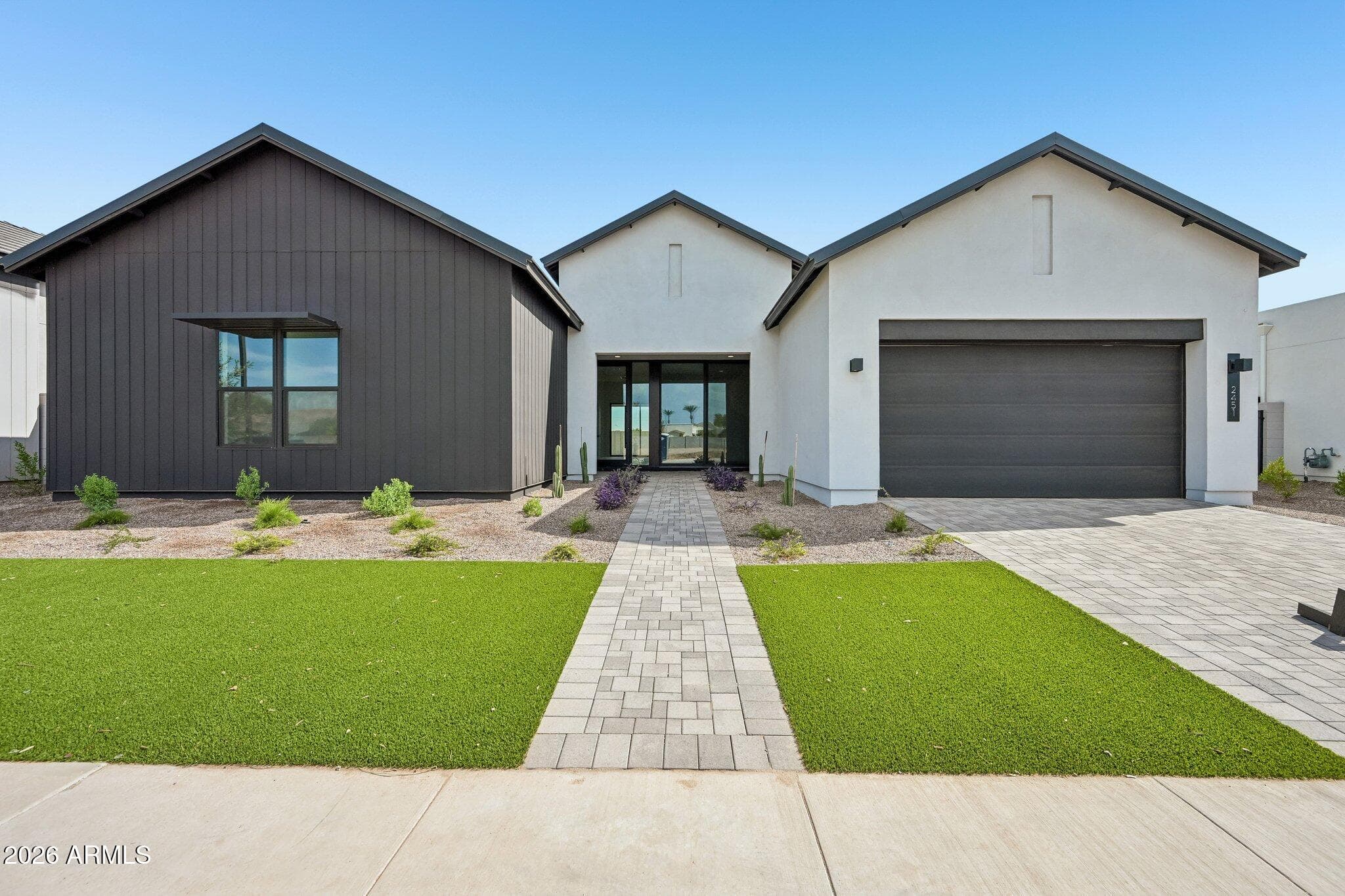 2451 E Aquarius Place, Chandler, Arizona