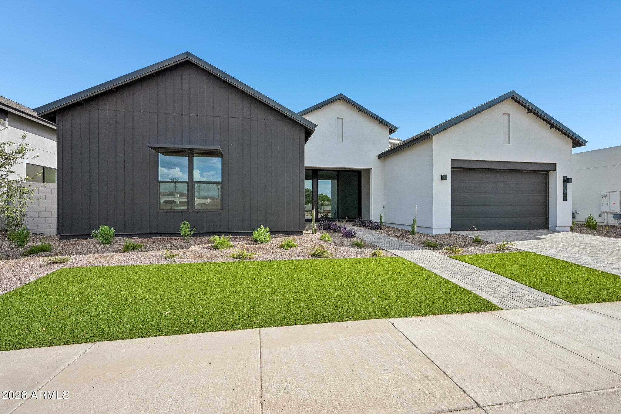 2451 E Aquarius Place — photo 2