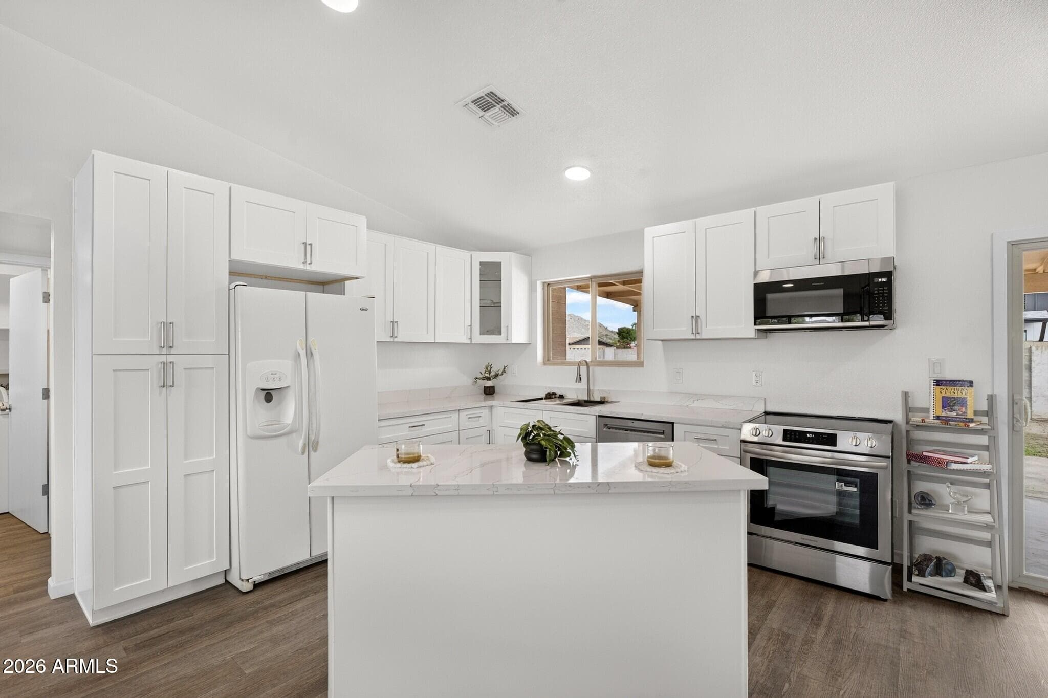 2826 E Cactus Road — photo 5