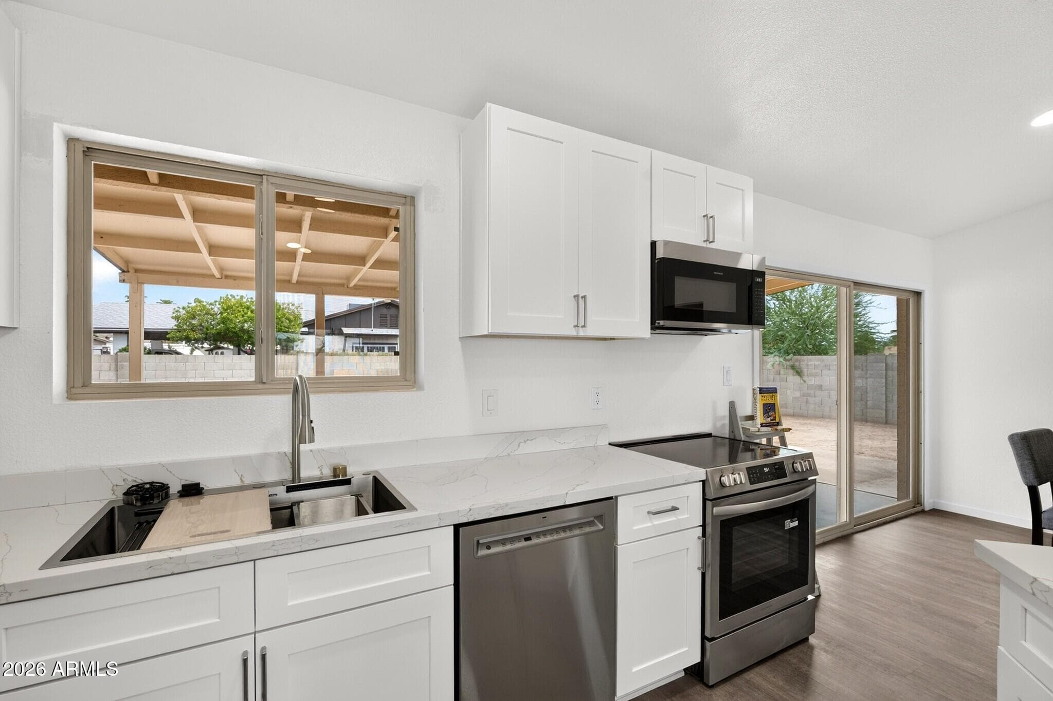2826 E Cactus Road — photo 4