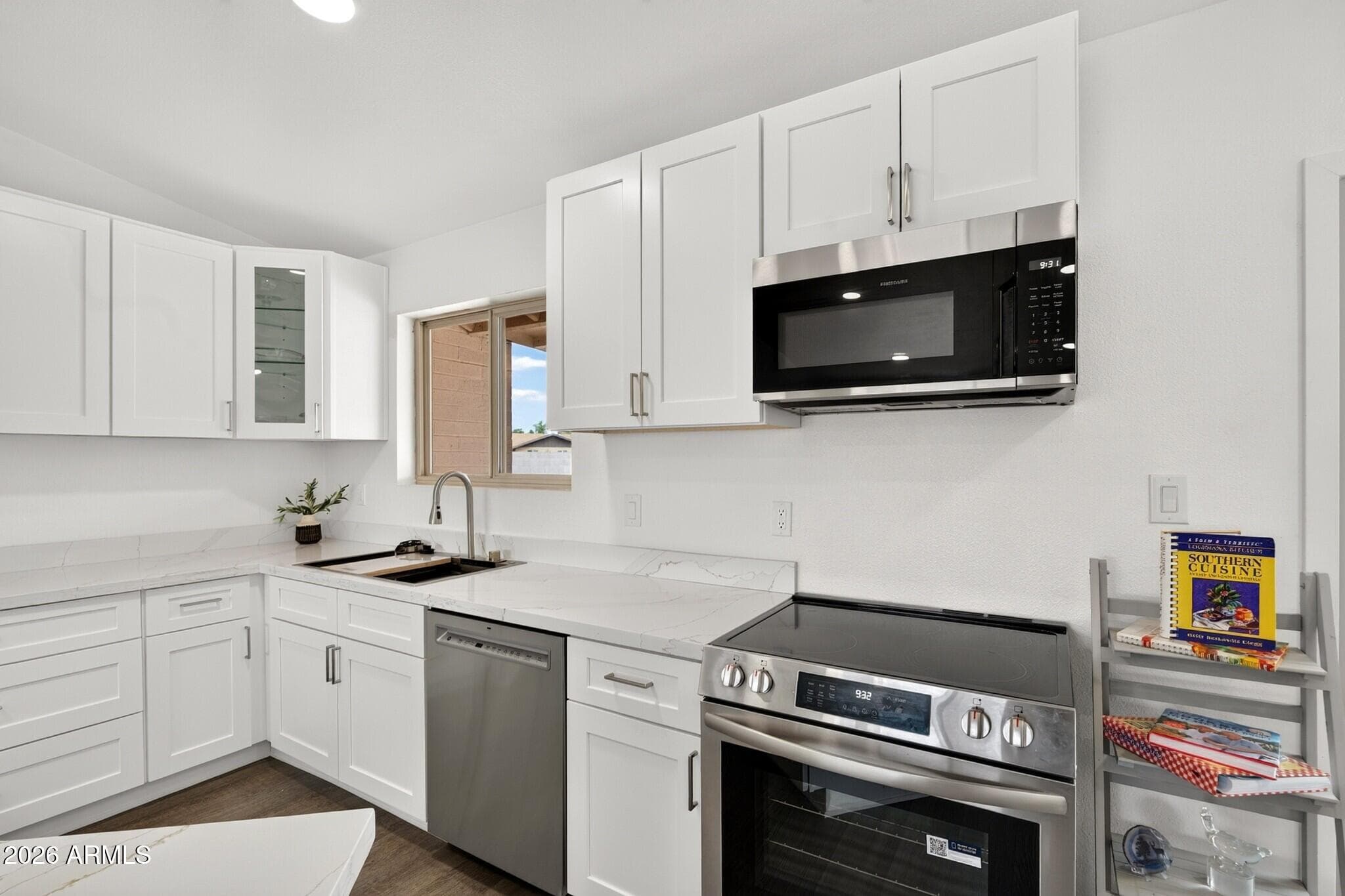 2826 E Cactus Road — photo 8