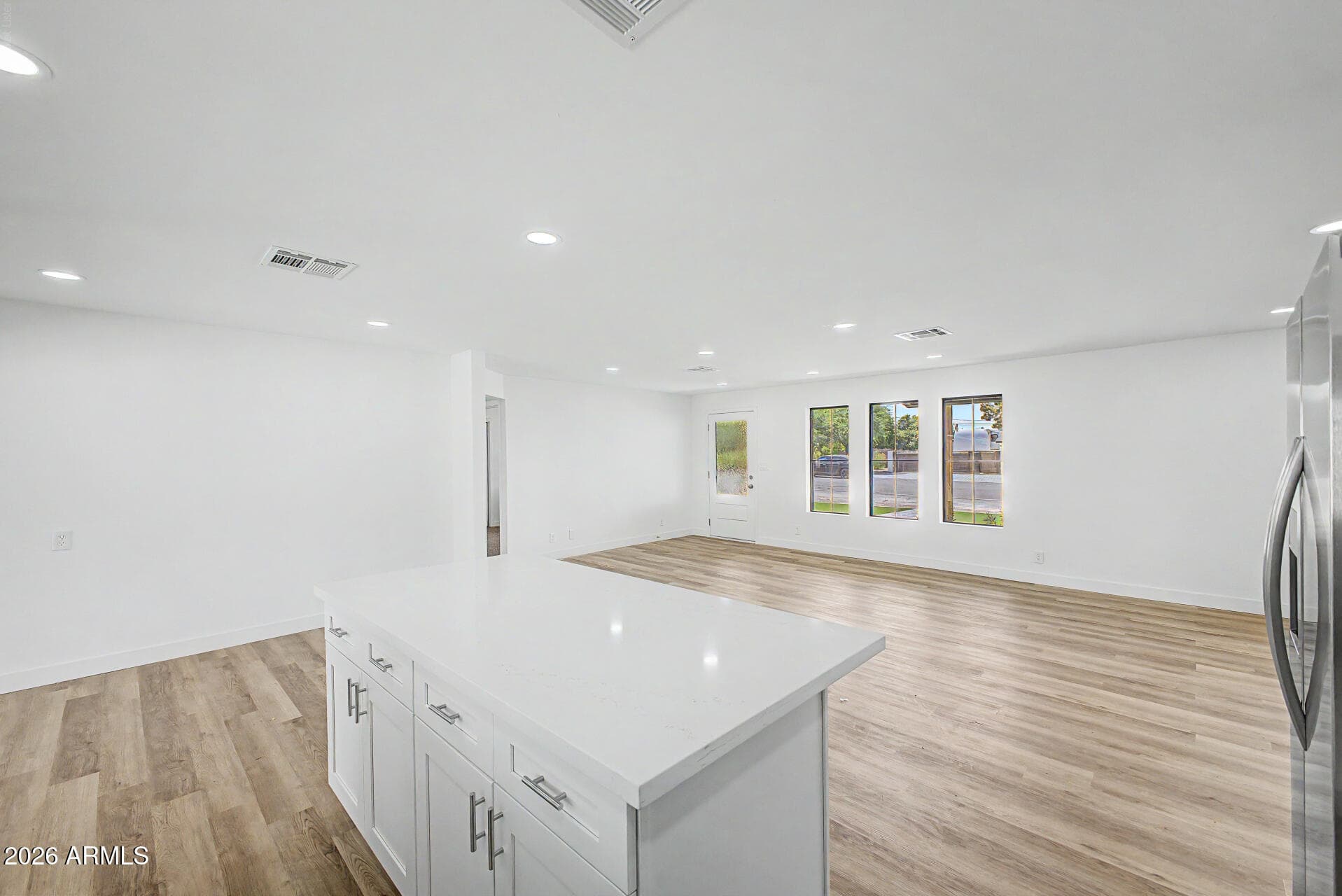 6416 E Holiday Drive — photo 2