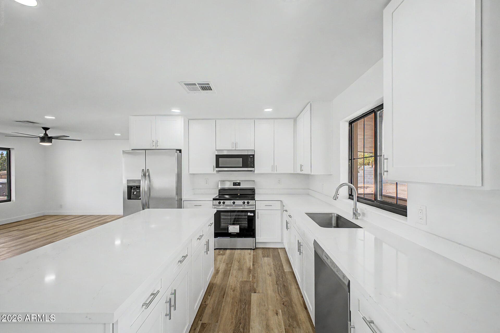 6416 E Holiday Drive — photo 4