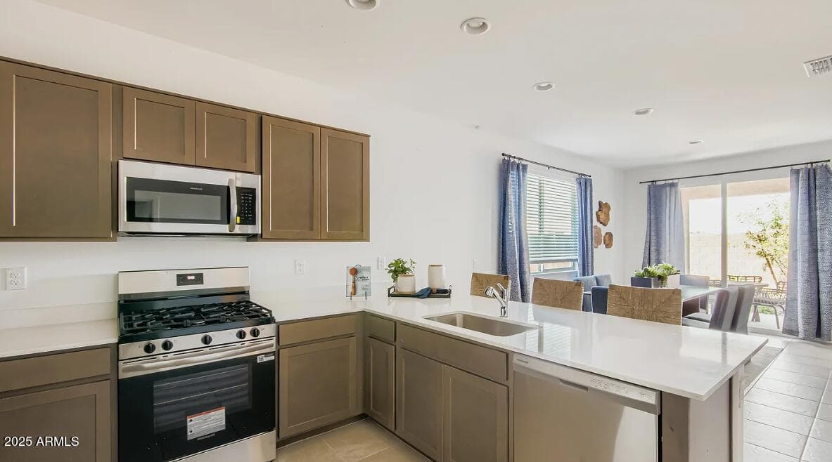 9838 W Mitchell Drive — photo 3