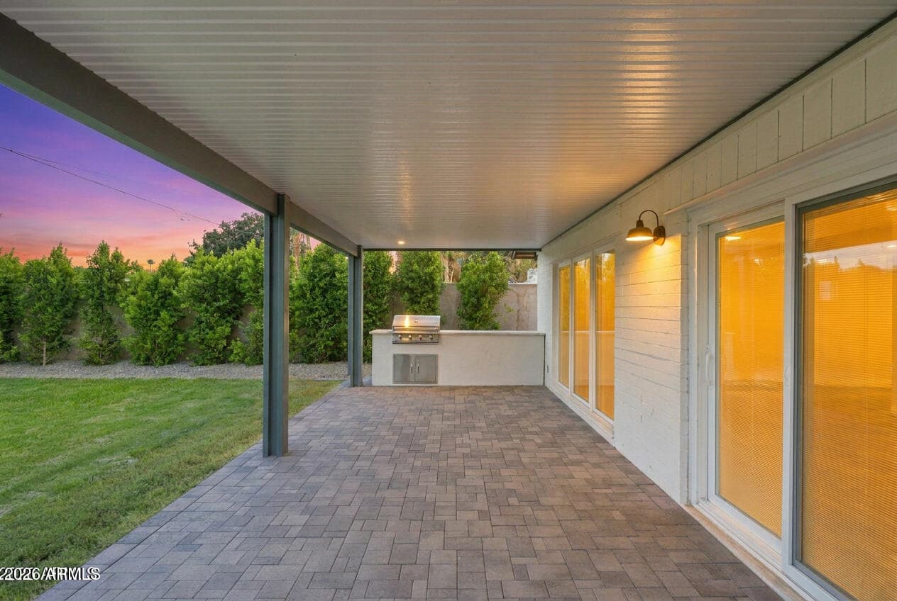 702 E Desert Park Lane — photo 3