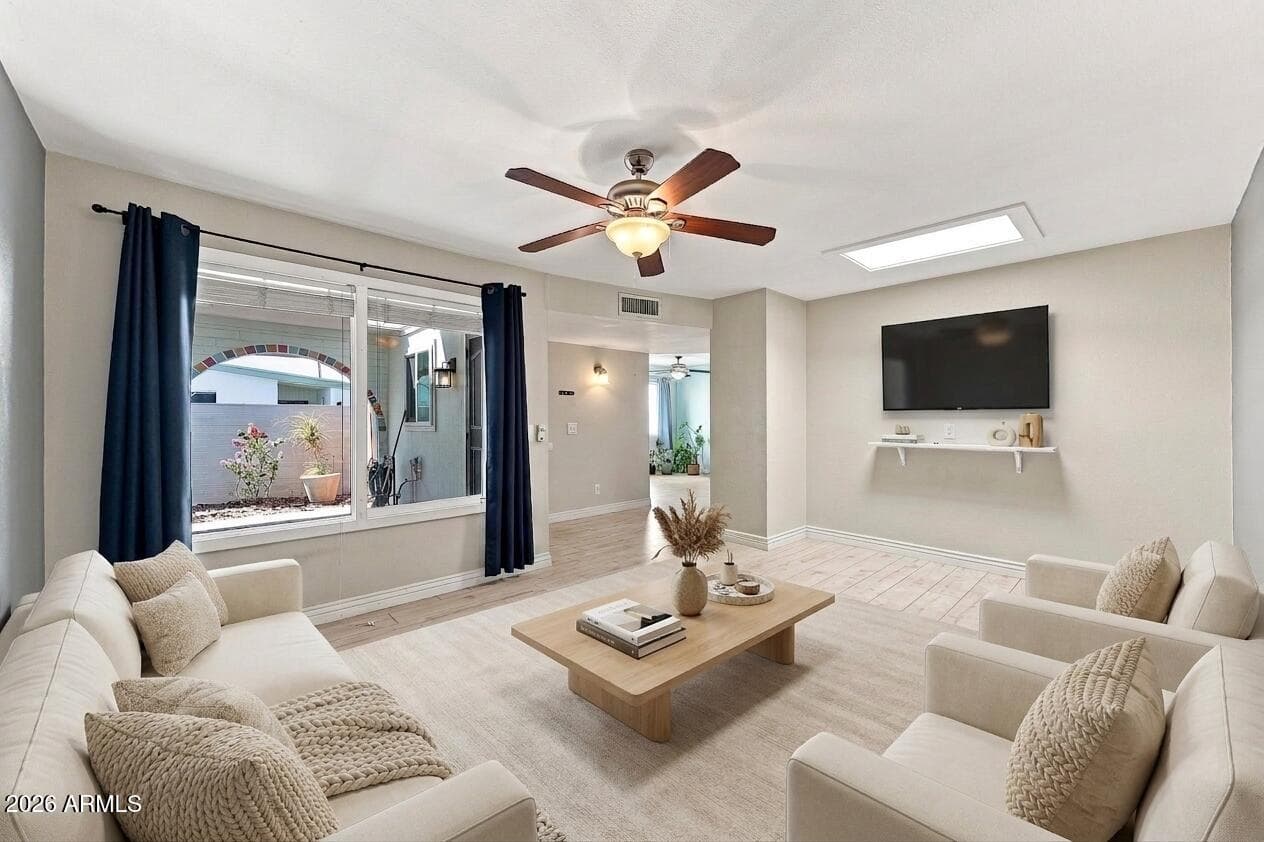 410 W Laguna Drive — photo 2