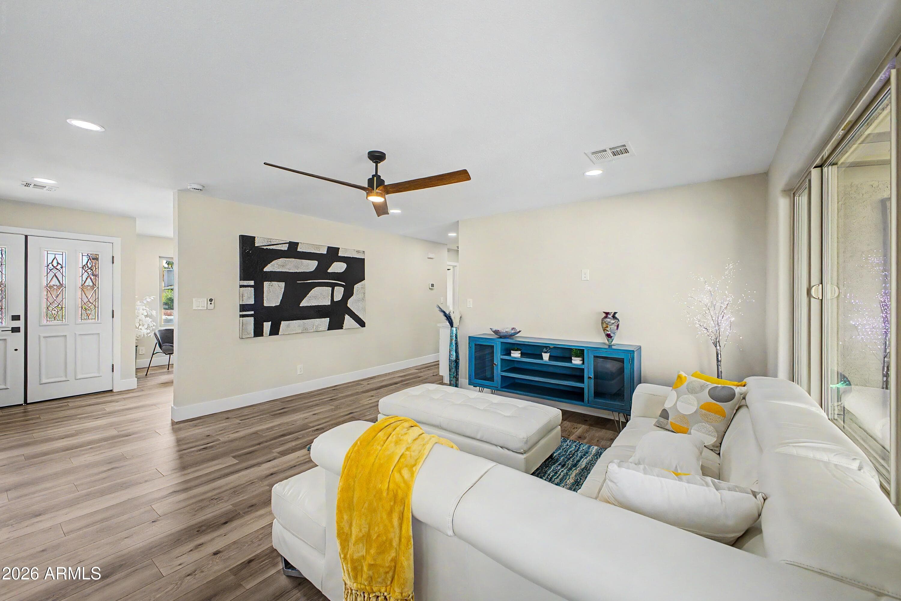 922 E Loyola Drive — photo 8