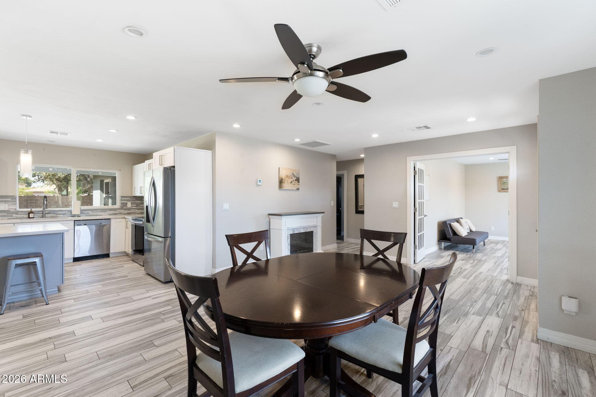 2418 W Calavar Road — photo 4