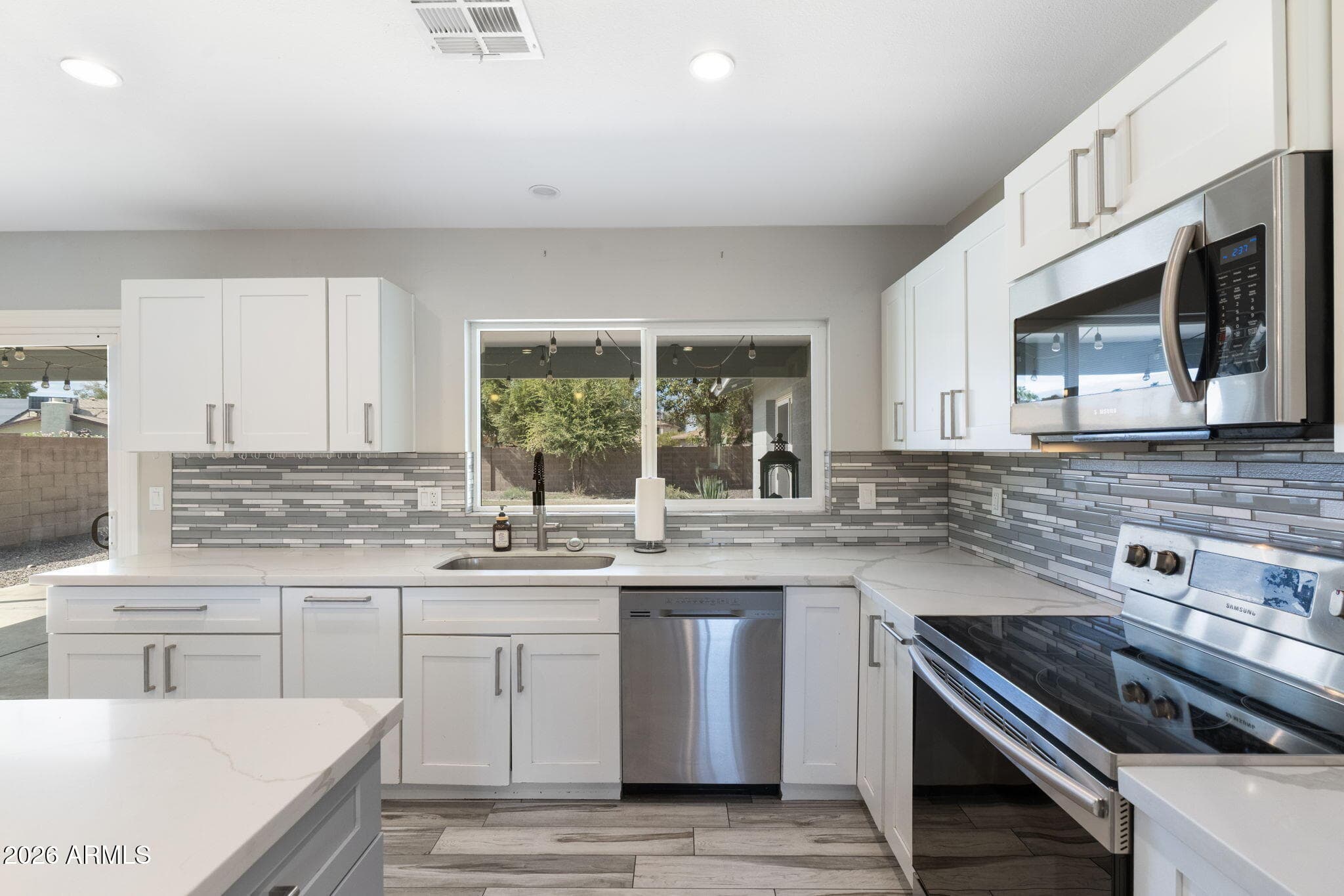 2418 W Calavar Road — photo 8