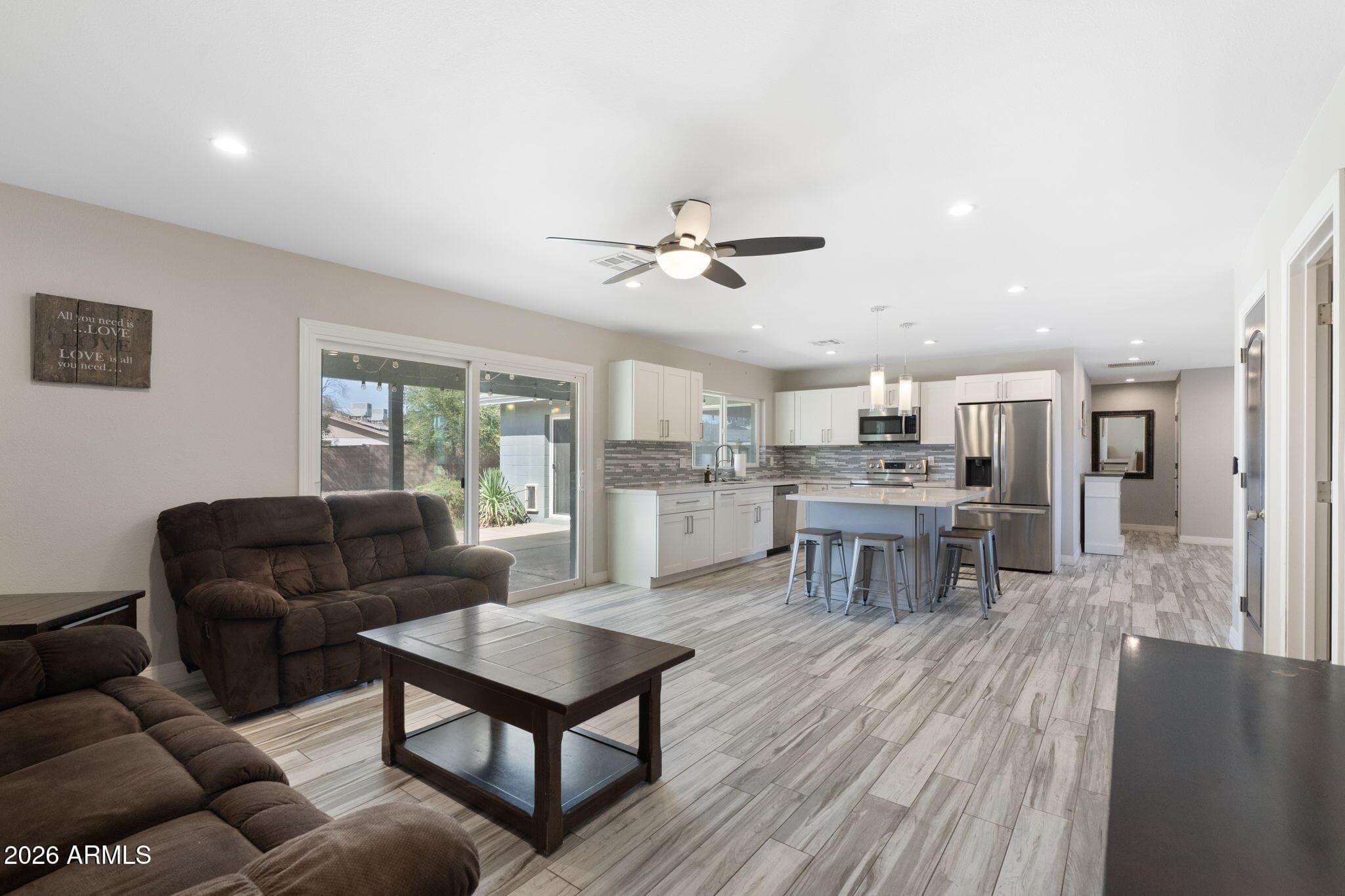 2418 W Calavar Road — photo 3