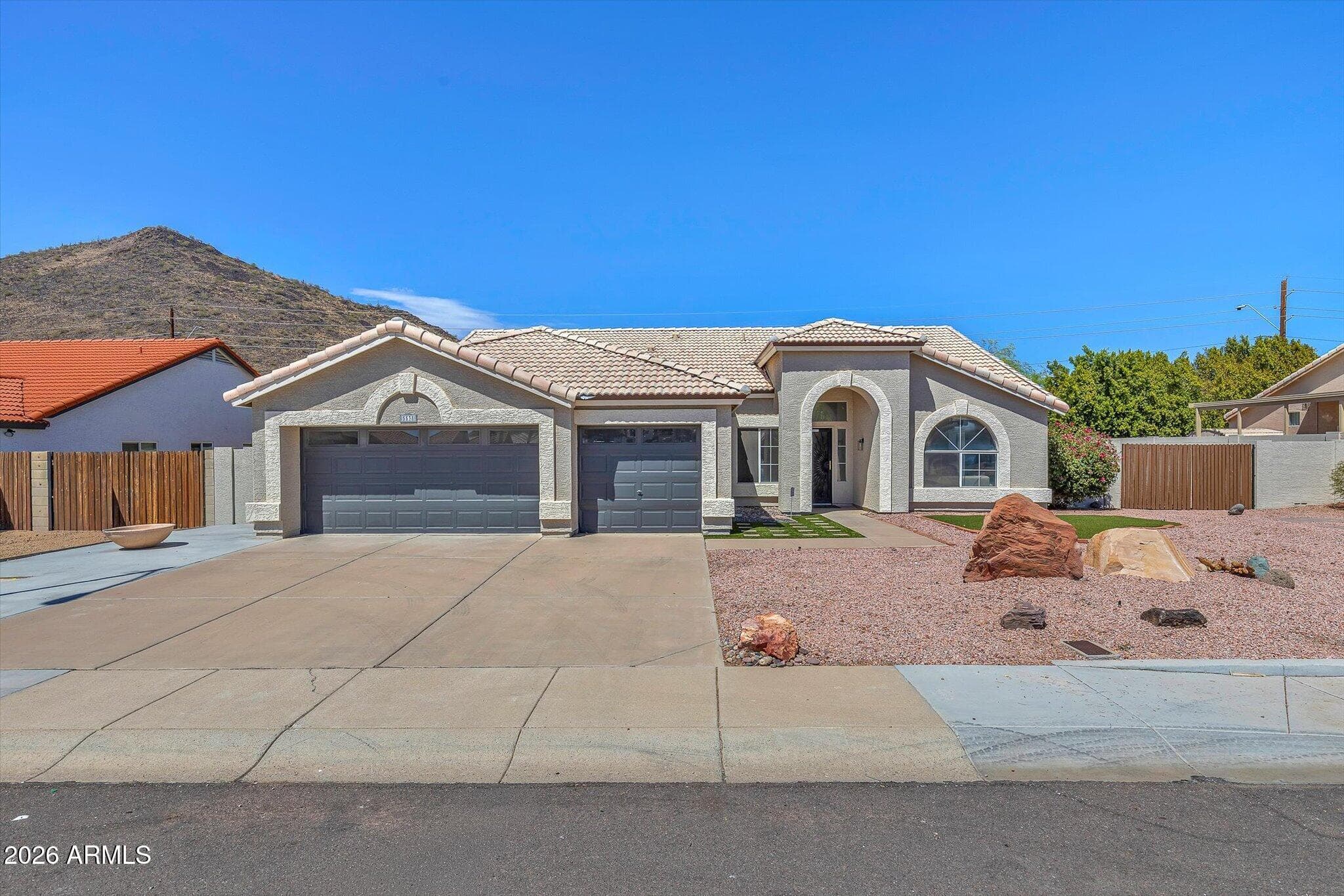5538 W Fallen Leaf Lane