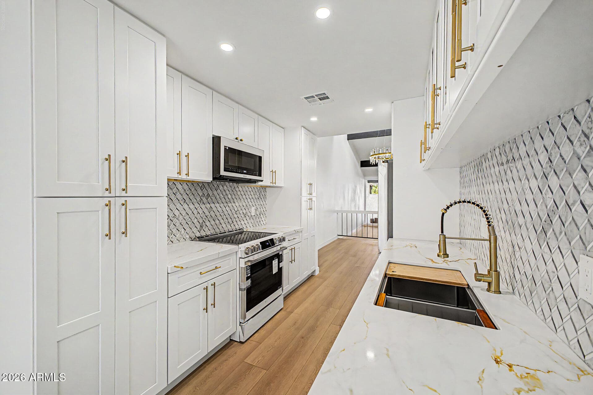118 W Tam Oshanter Drive — photo 4