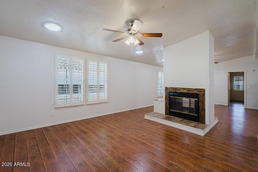 2233 E Behrend Drive 220 — photo 8