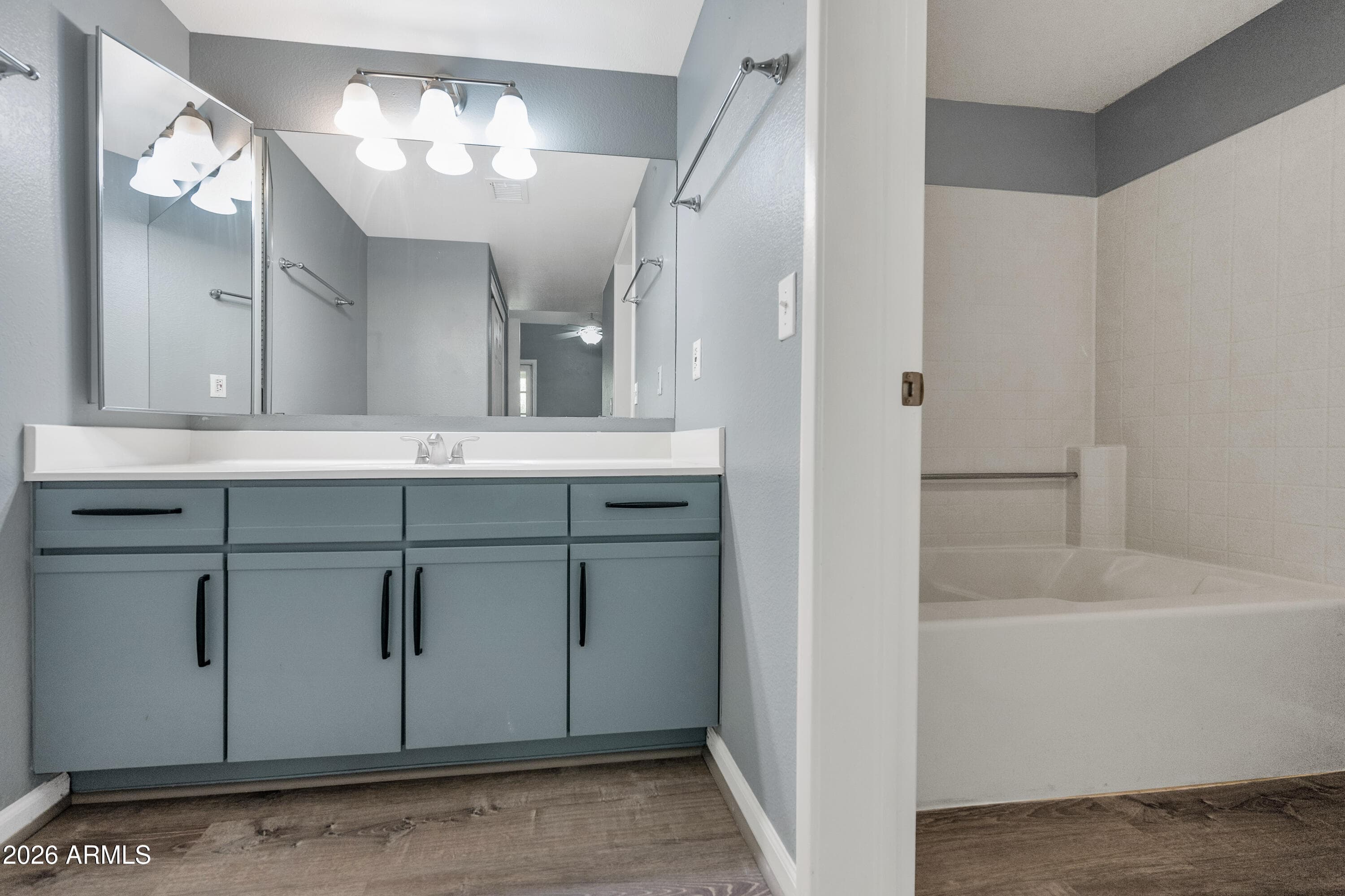 1333 E Morten Avenue 214 — photo 3