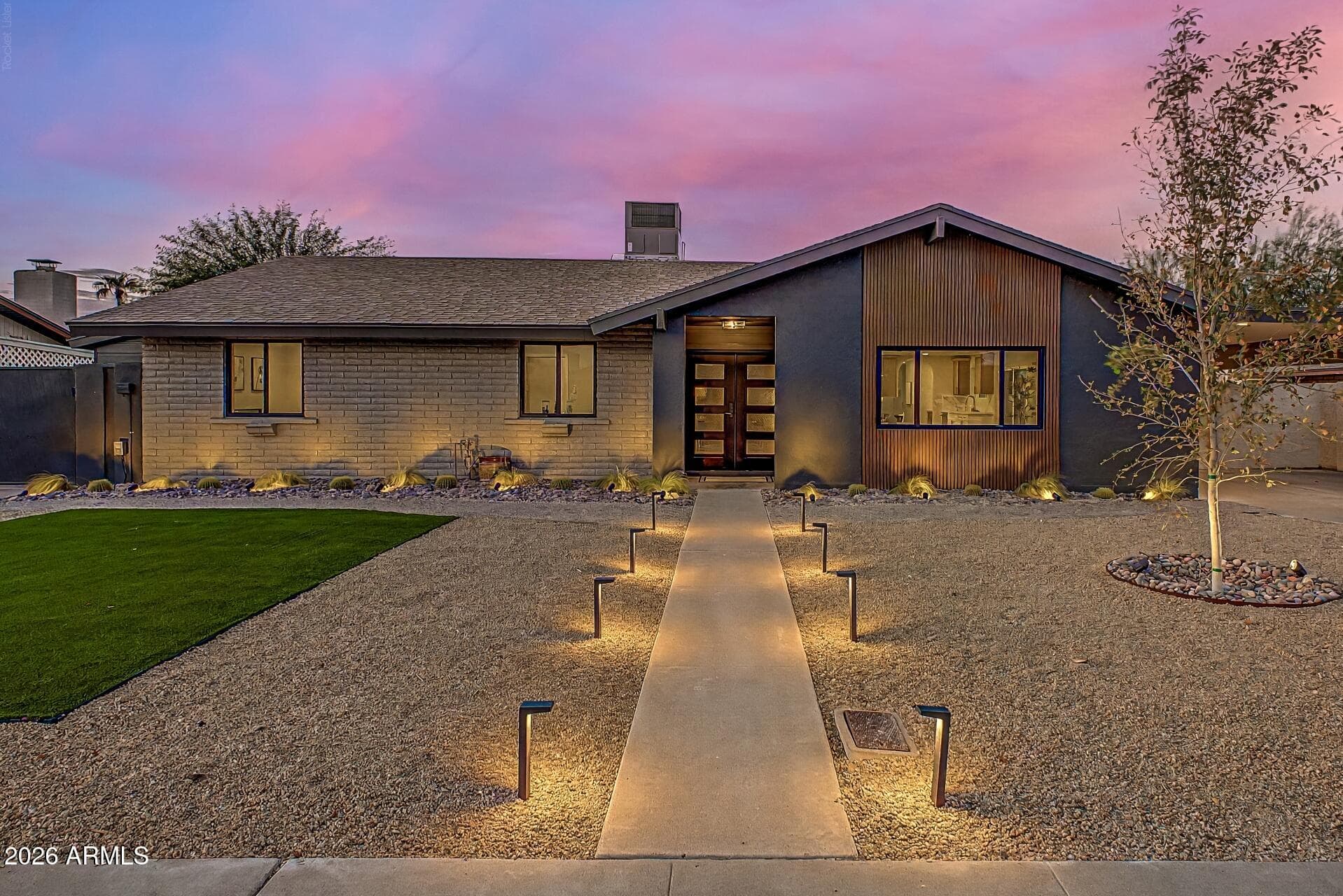 2808 E Lupine Avenue — photo 2