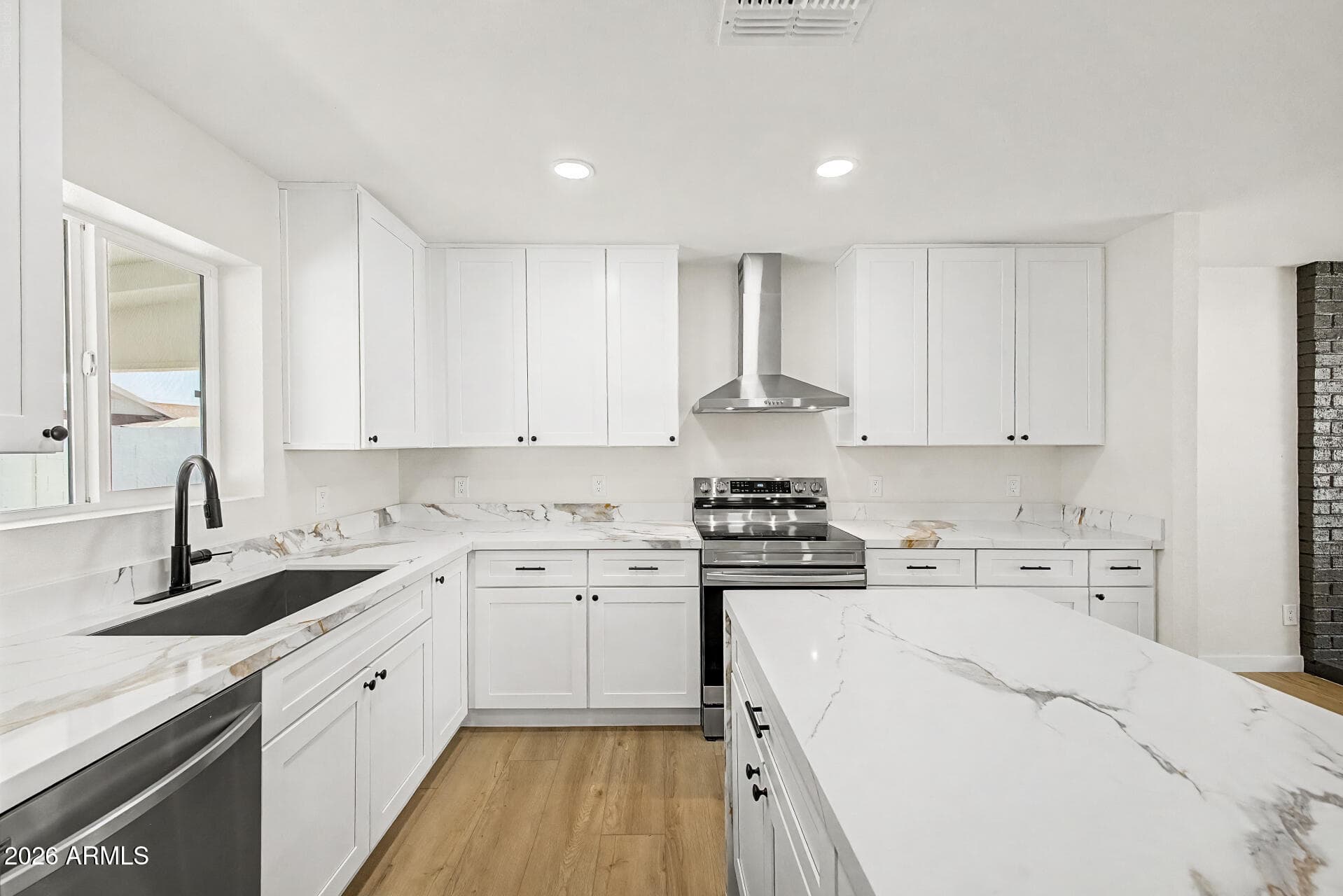4529 W Berridge Lane — photo 8