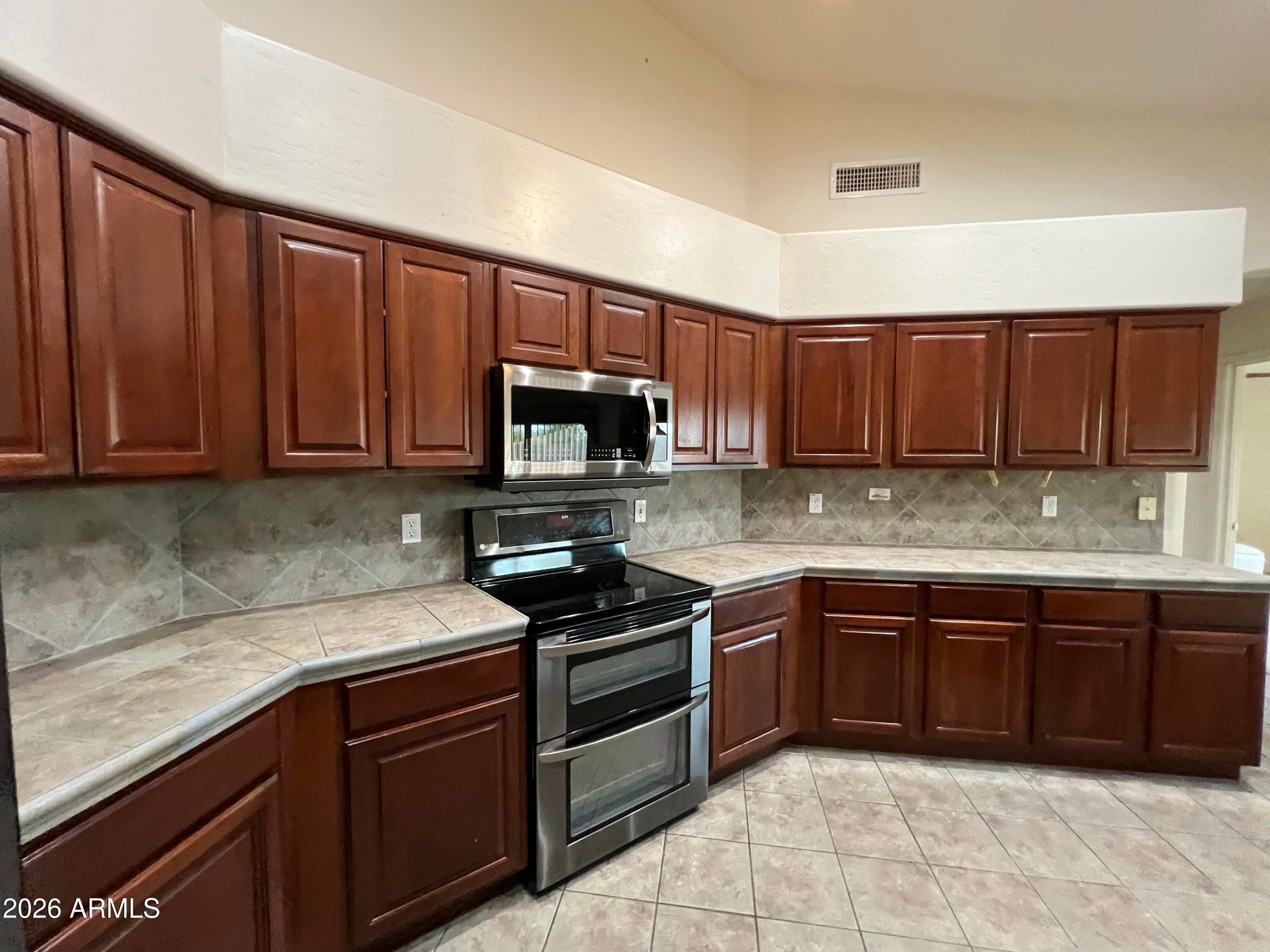 17568 W Copper Ridge Drive — photo 2