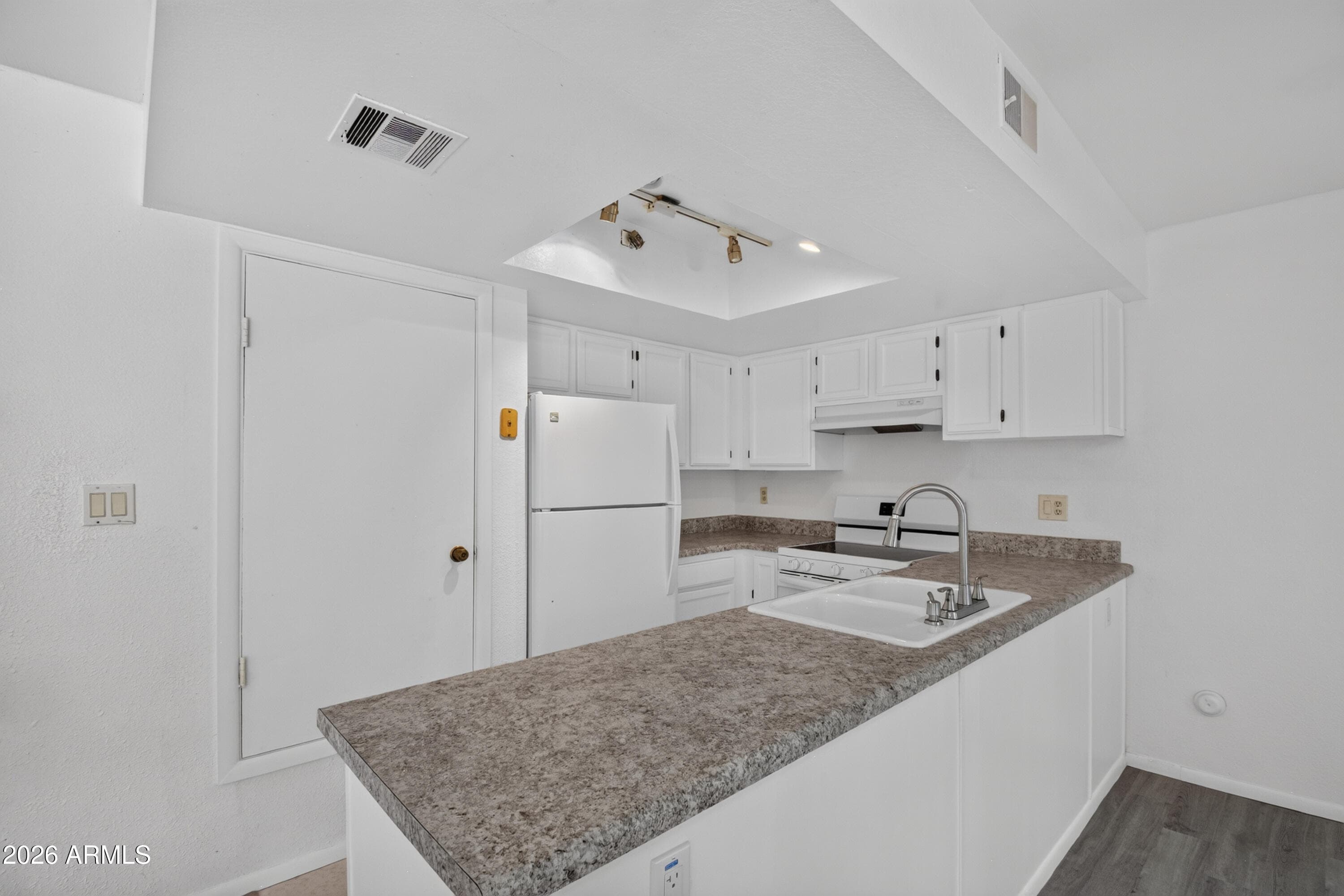 18811 N 19th Avenue 1024 — photo 5