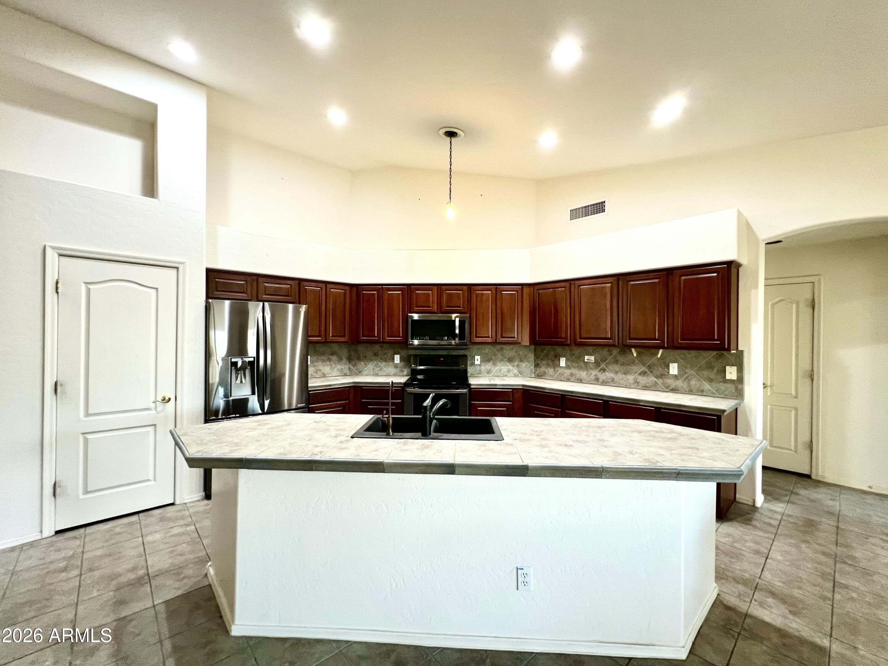 17568 W Copper Ridge Drive — photo 3