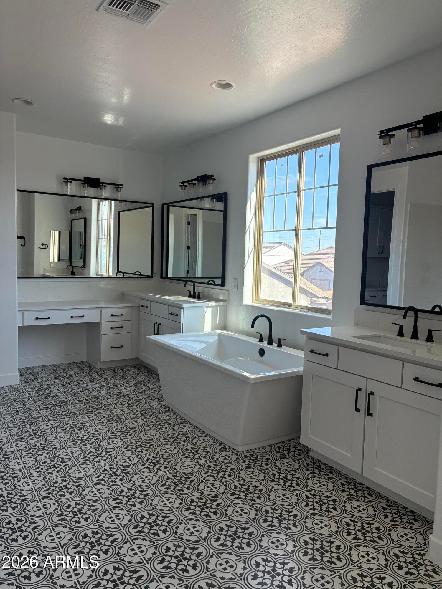 1093 E Palm Beach Drive — photo 4
