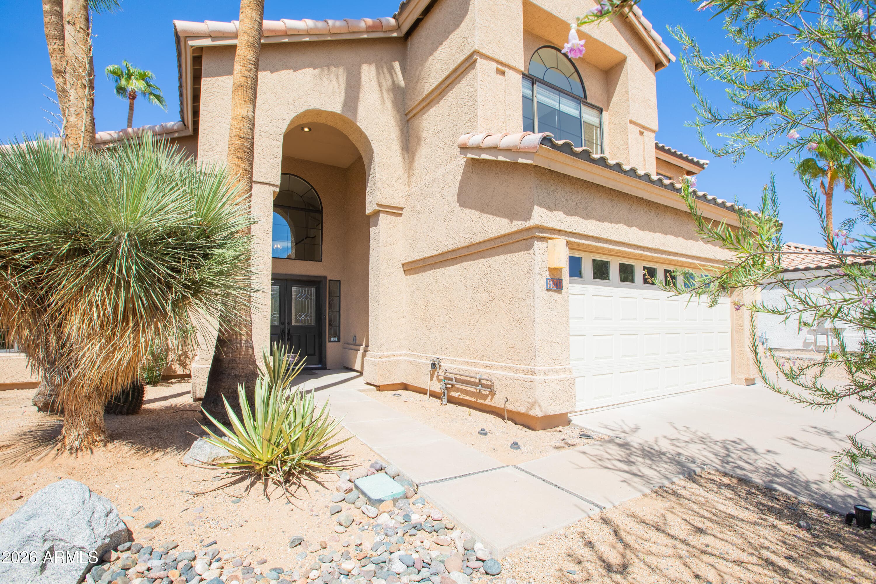 9048 E Blanche Drive — photo 2