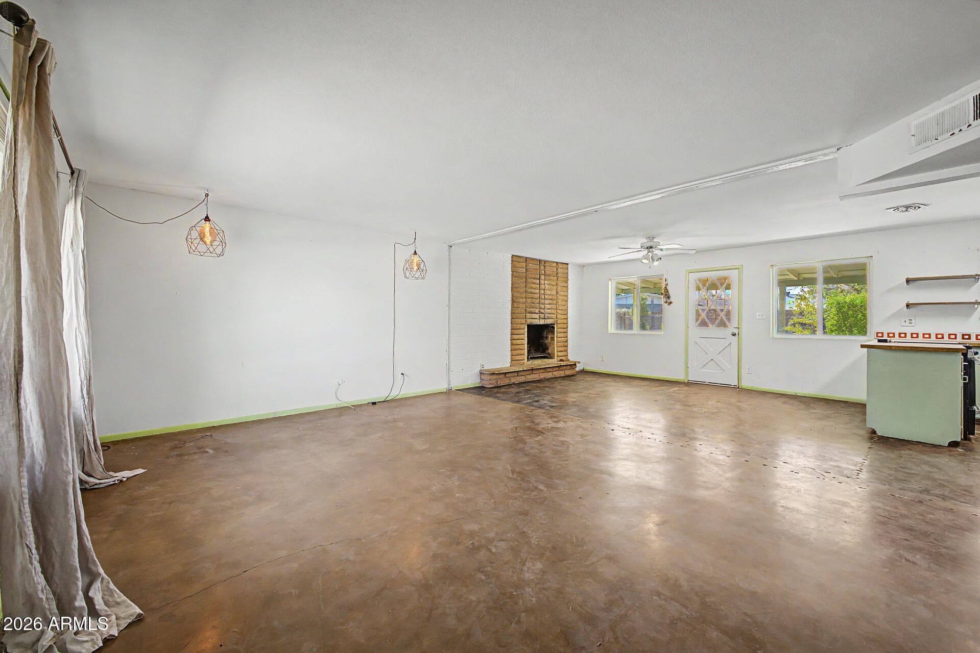 1031 W 10th Street — photo 8