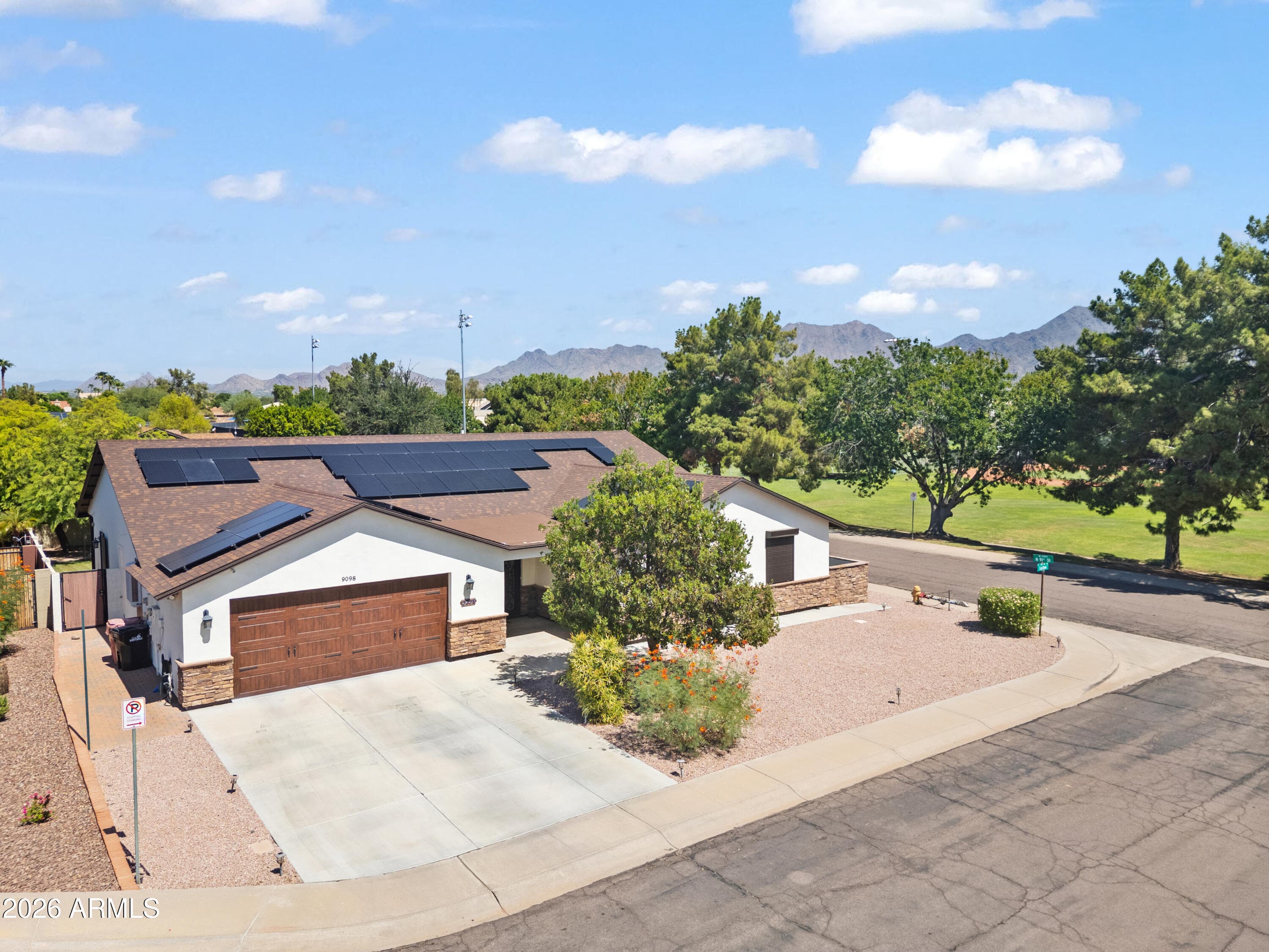 9098 E Ludlow Drive — photo 2