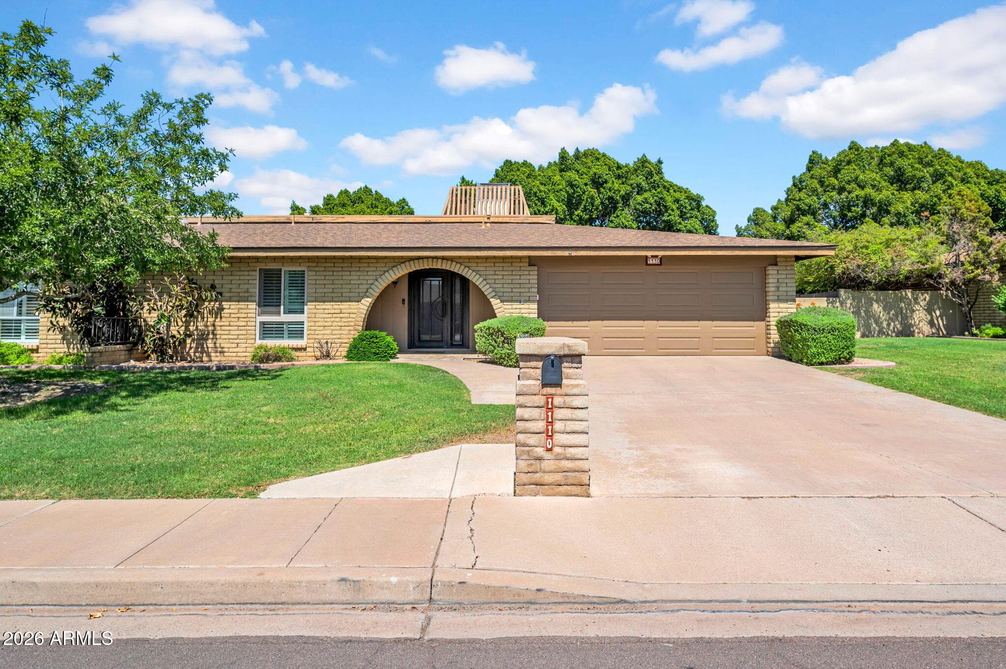 1110 E Orangewood Avenue — photo 2
