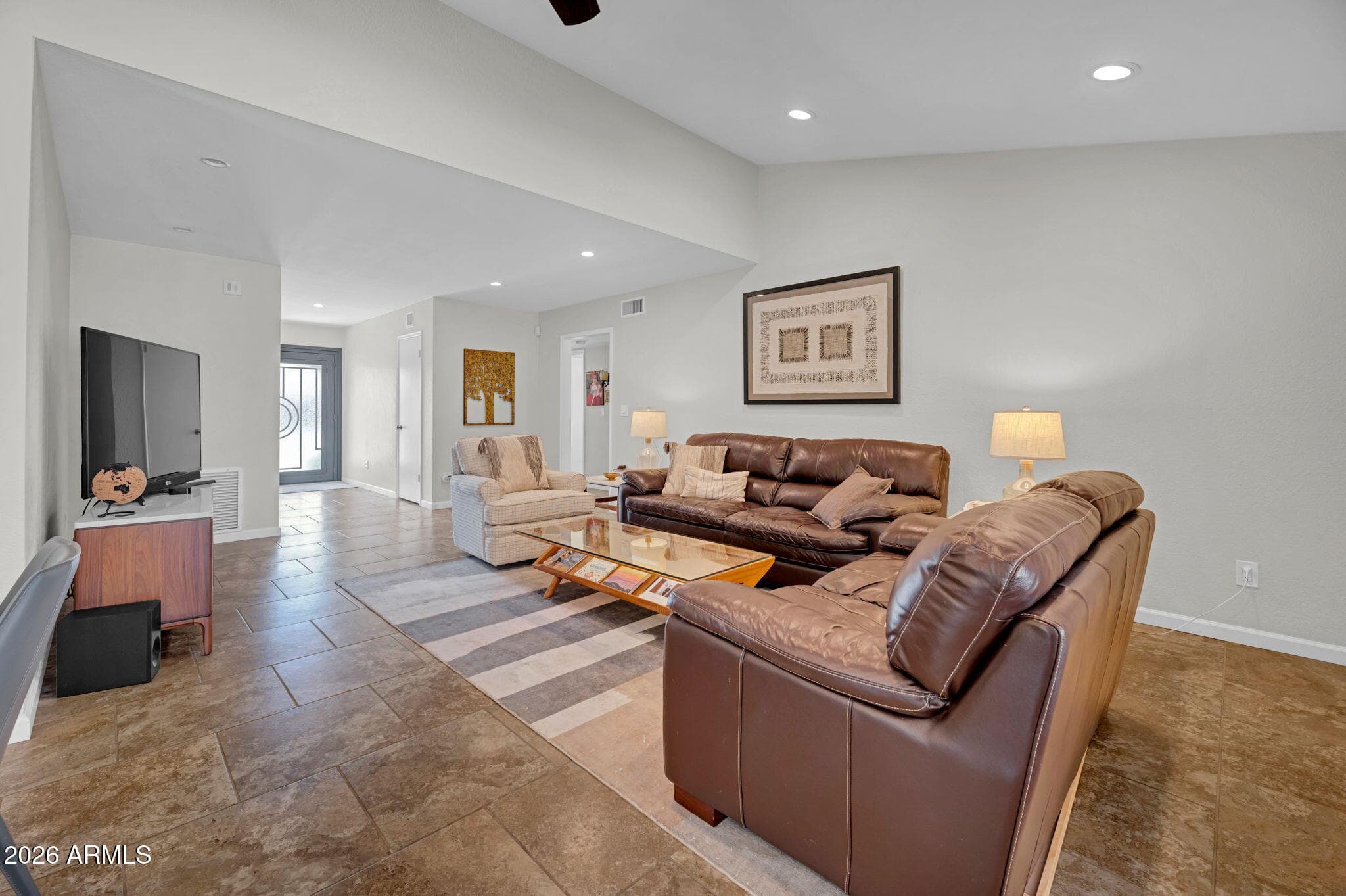 1110 E Orangewood Avenue — photo 4