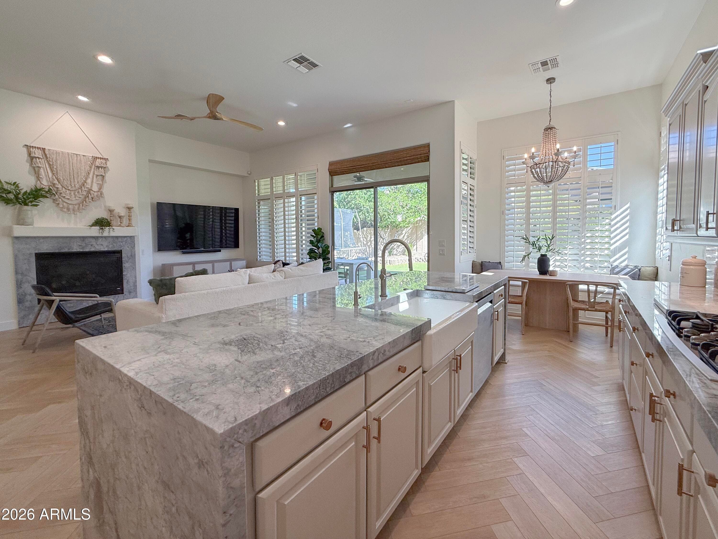 3818 E Crest Lane — photo 4