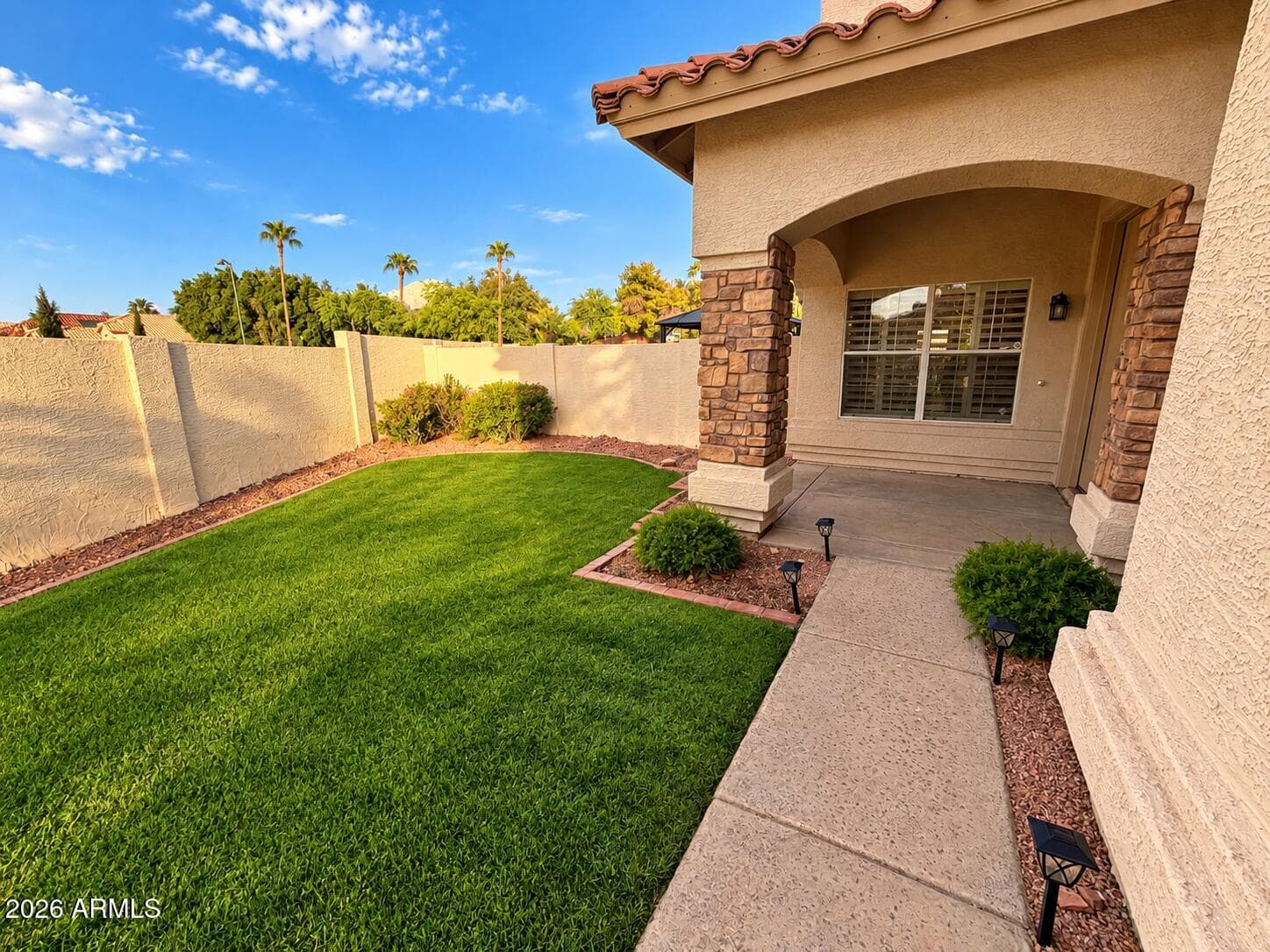 7815 W Kerry Lane — photo 2