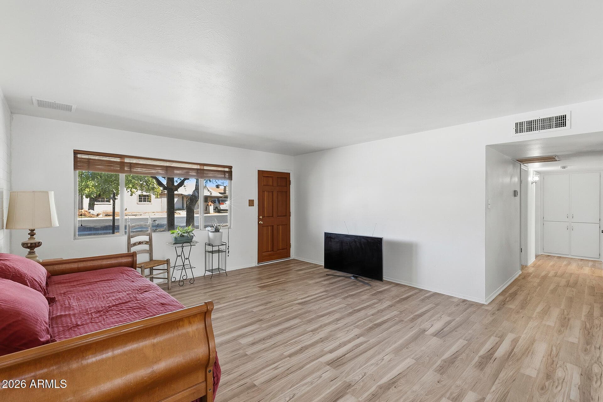 2321 W Rose Lane — photo 3