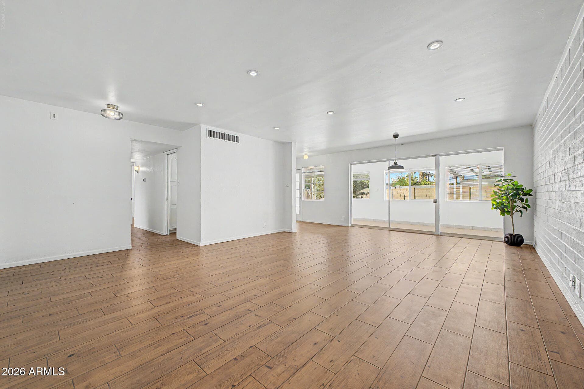420 W Cheery Lynn Road — photo 5