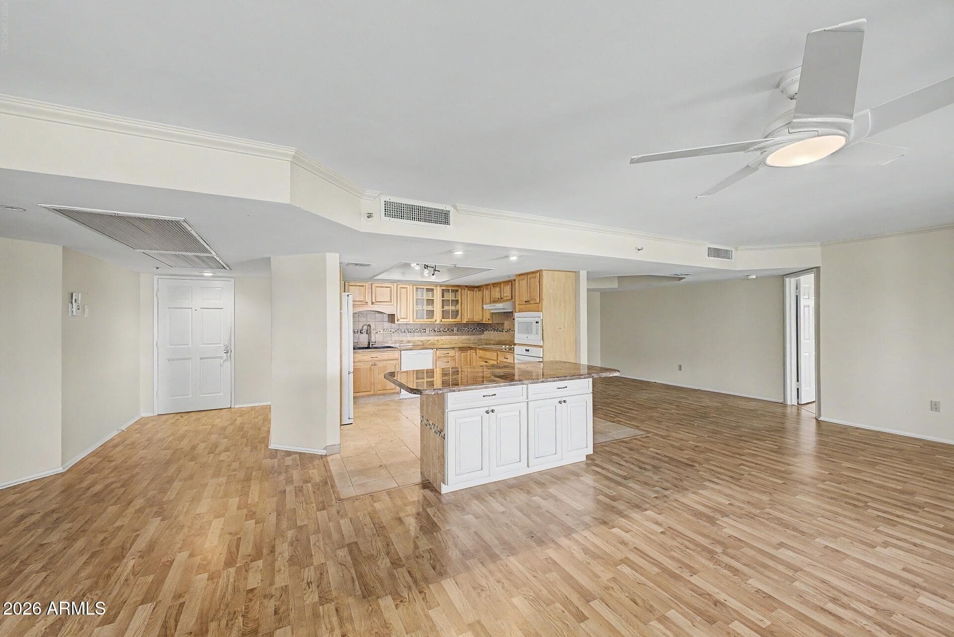 7860 E Camelback Road 304 — photo 2
