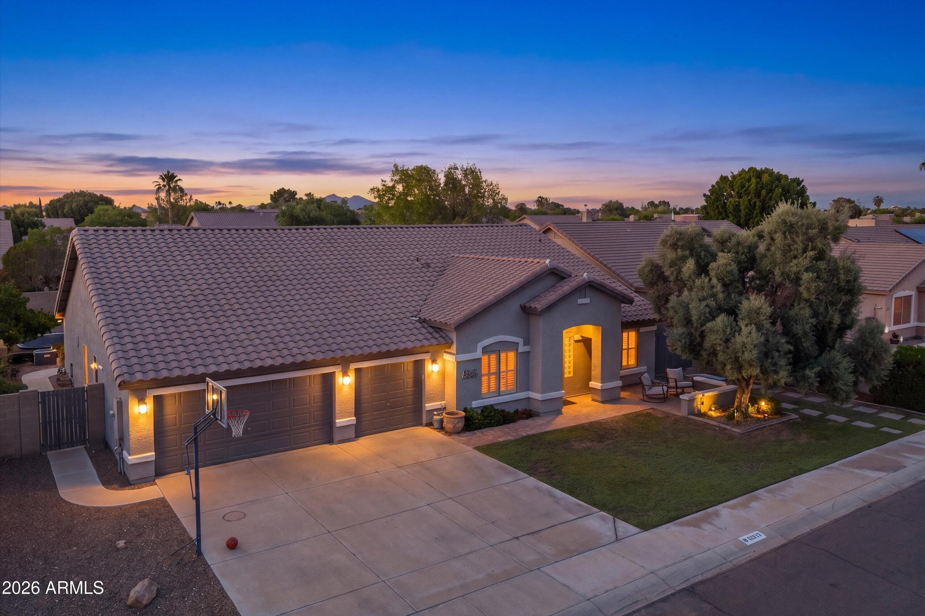 8534 W Melinda Lane — photo 3