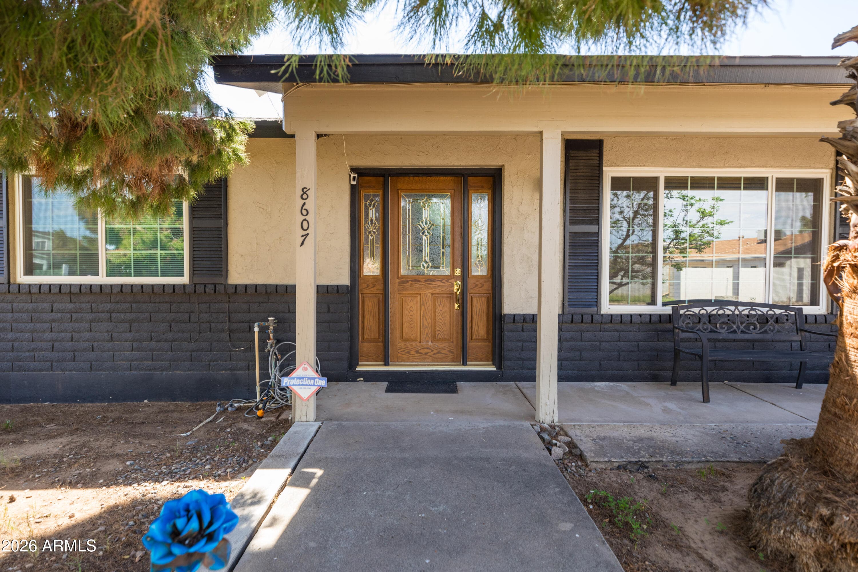 8607 W Earll Drive — photo 2