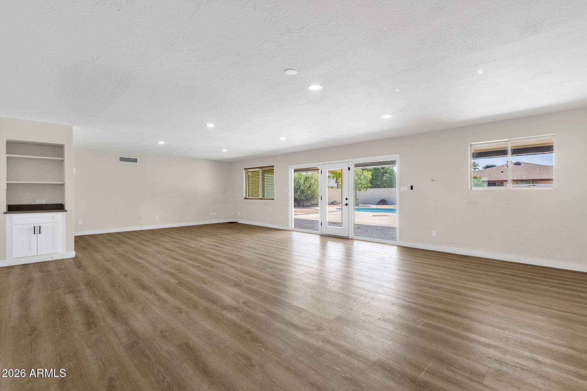 2409 E Inglewood Street — photo 8
