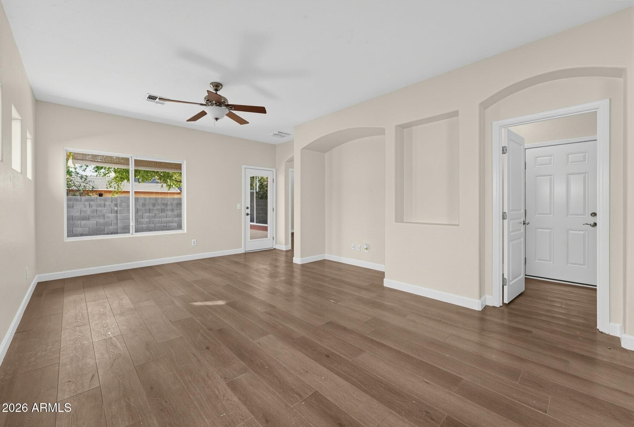 1841 E Del Rio Street — photo 3