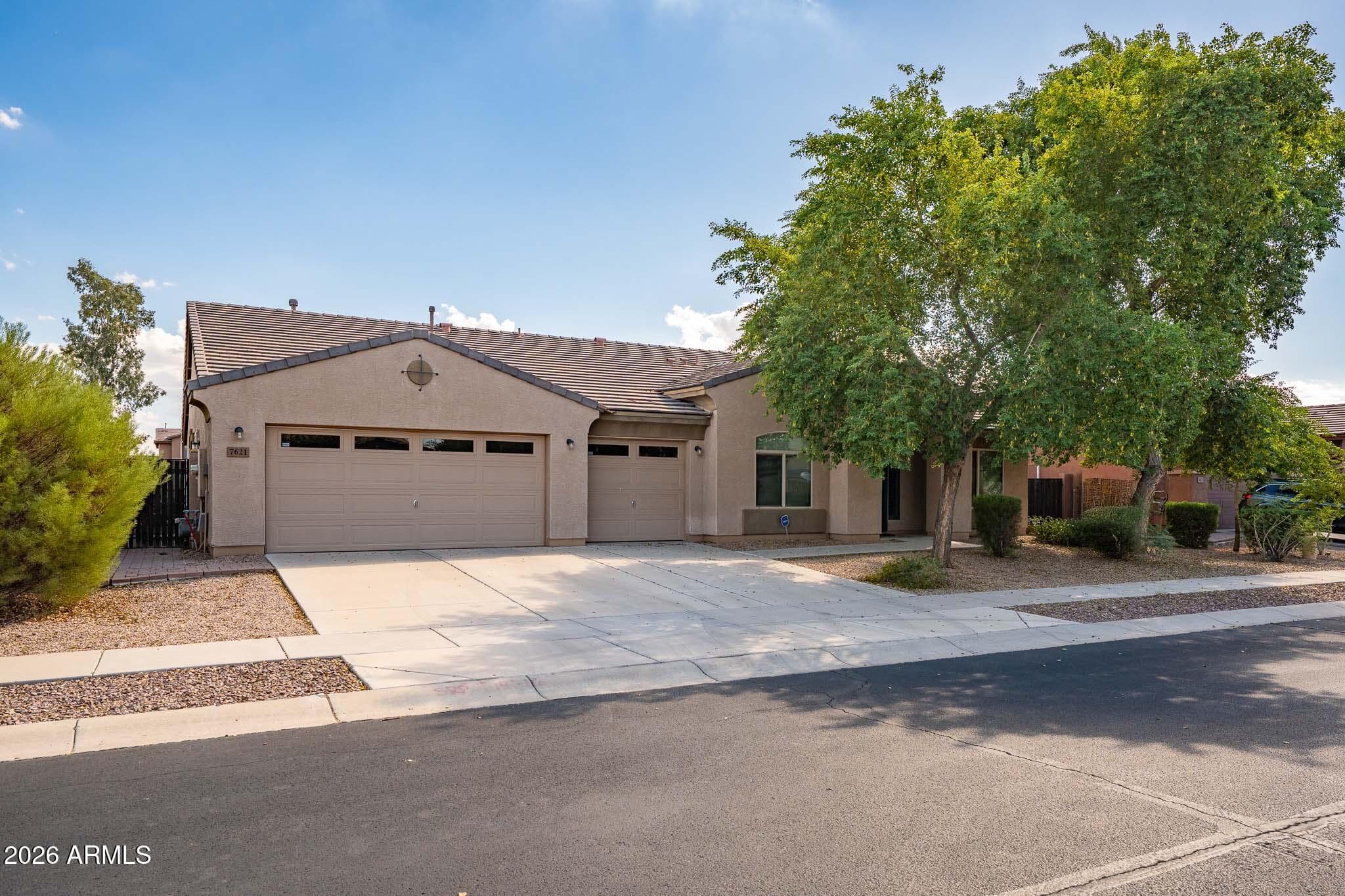 7621 W Peck Drive — photo 2