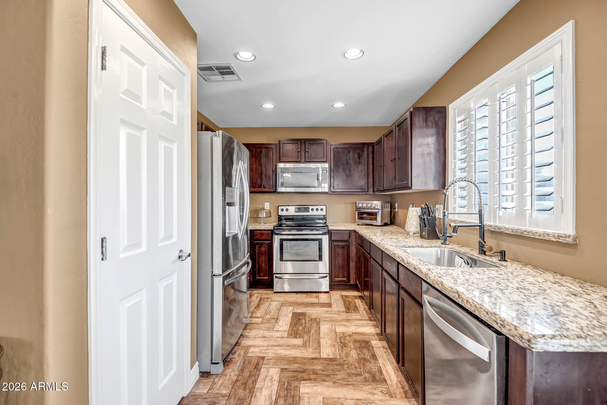 16740 N 153rd Drive — photo 3