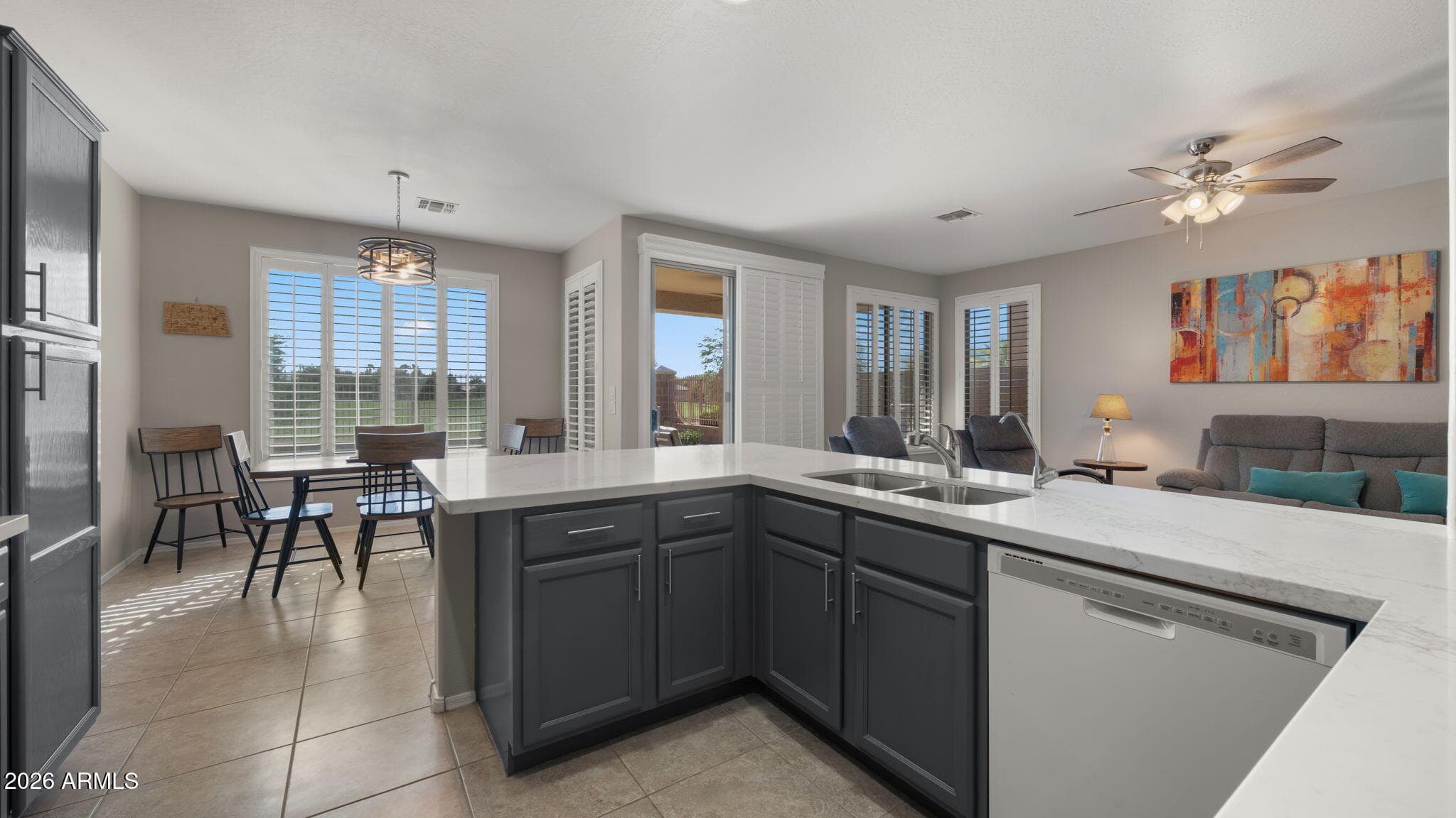 3605 E Meadowview Drive — photo 2