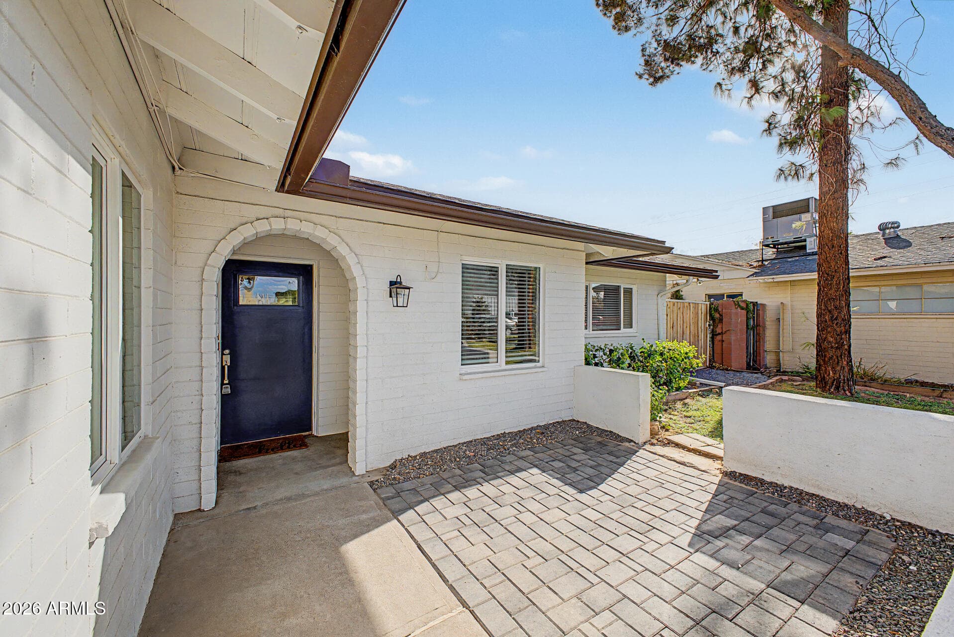 1813 W Earll Drive — photo 2