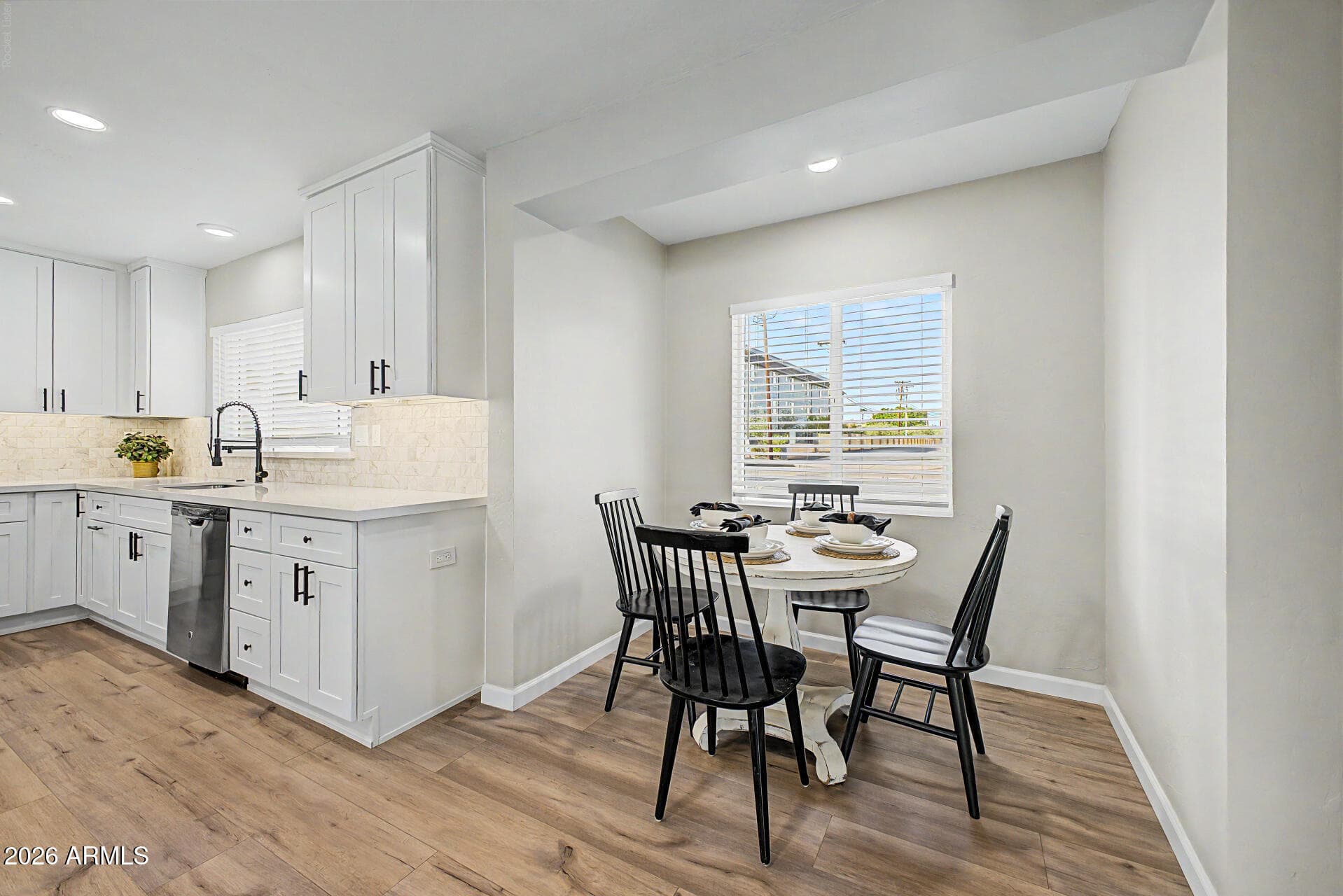 1813 W Earll Drive — photo 4