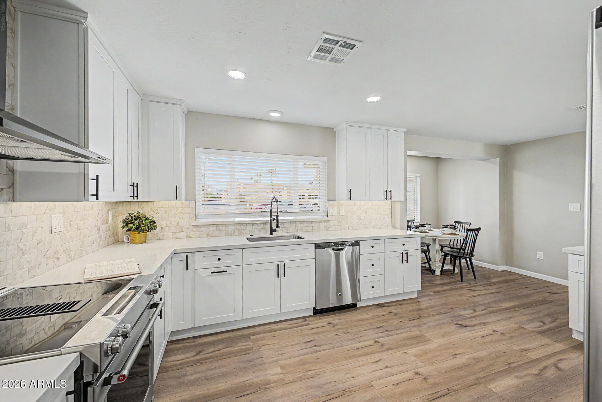 1813 W Earll Drive — photo 6