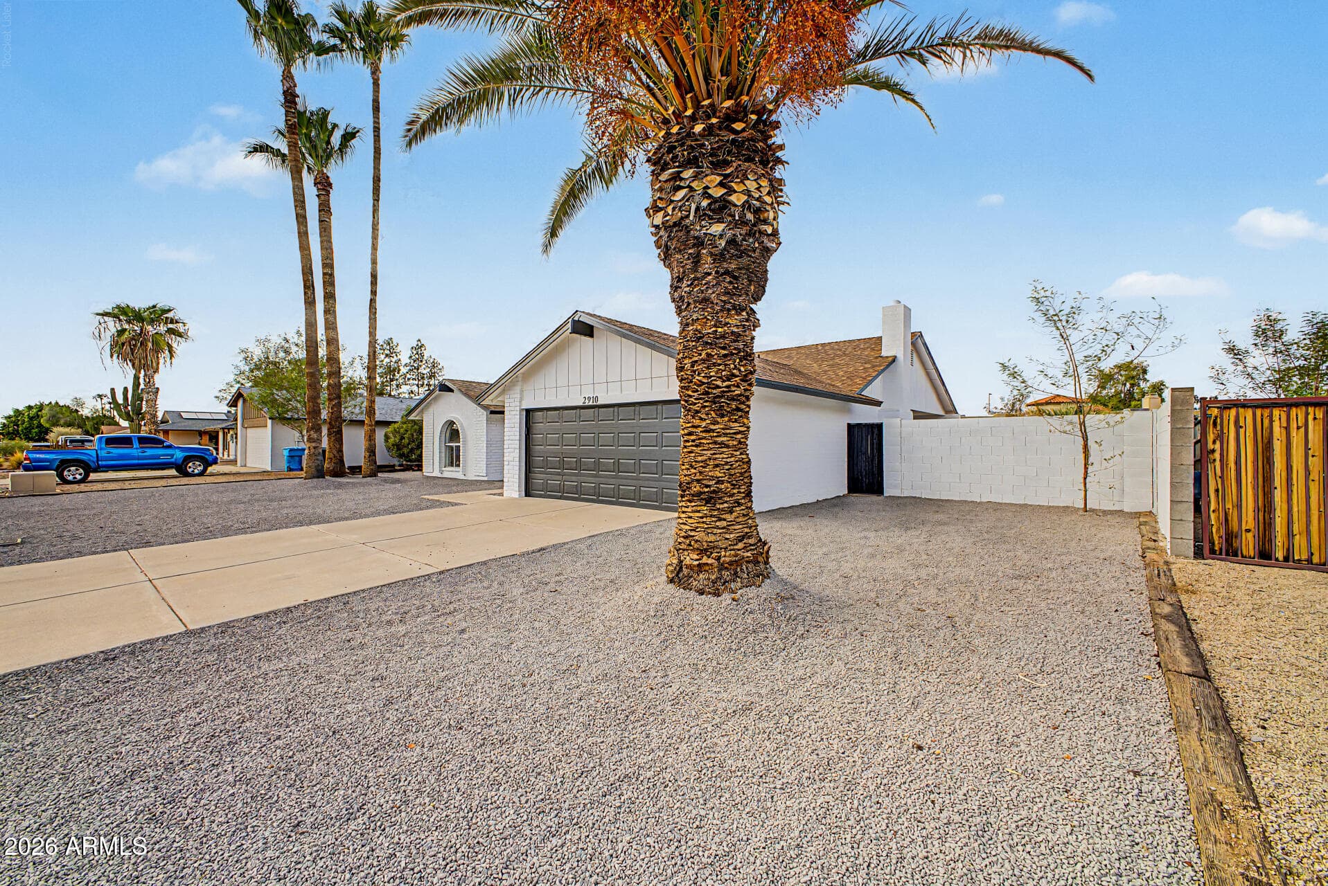 2910 W Sandra Terrace — photo 3