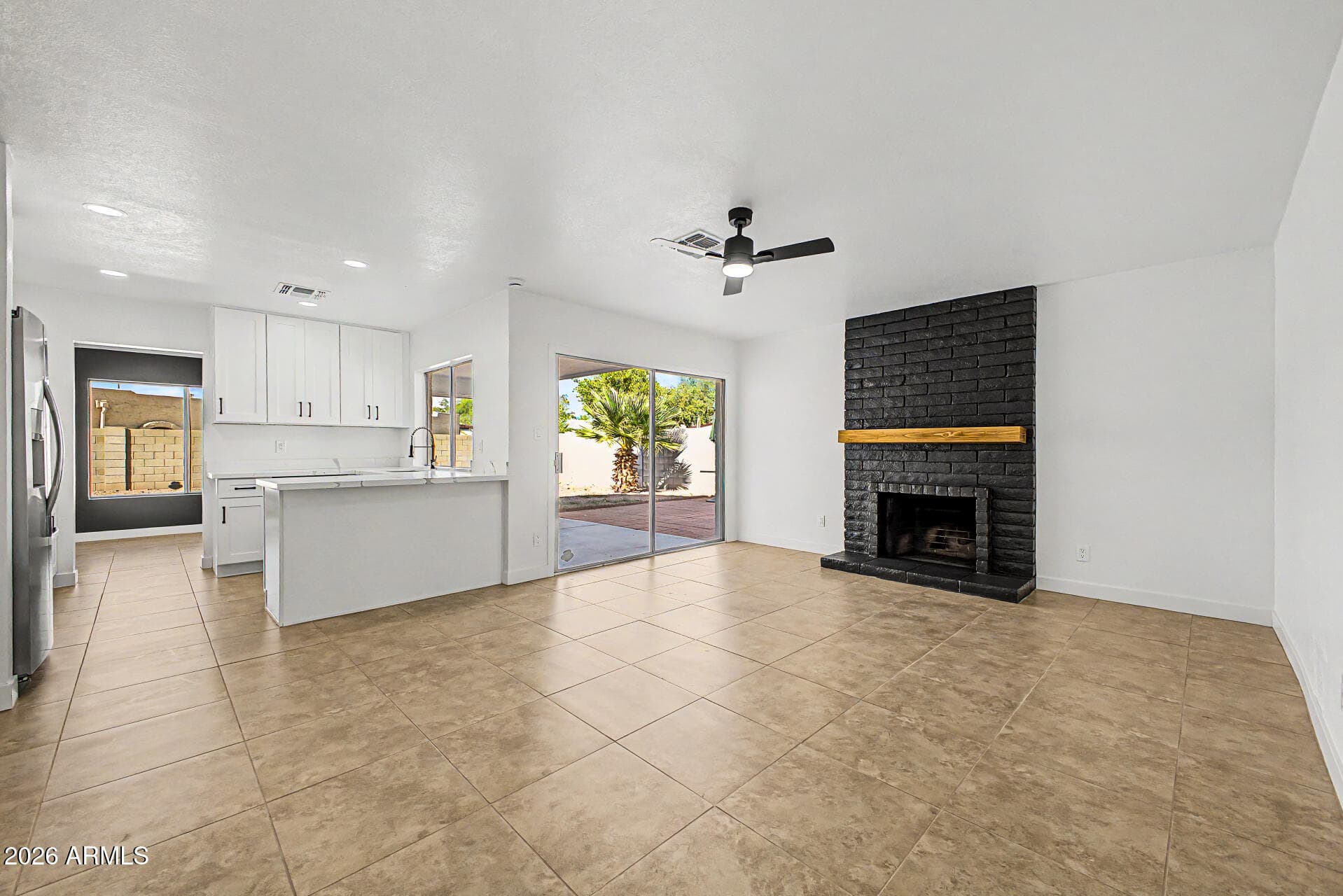 2910 W Sandra Terrace — photo 8